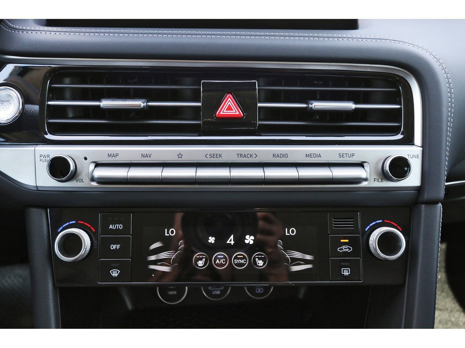 Used 2026 Genesis G70 2.5T image 26