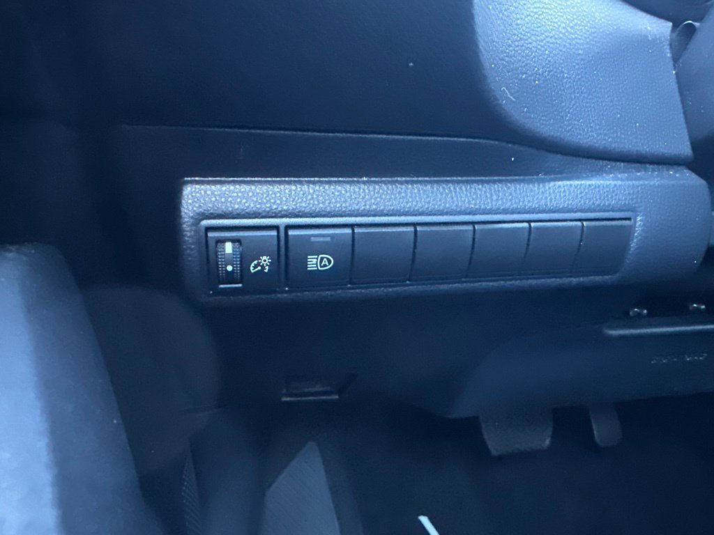 Used 2025 Toyota Corolla LE FWD image 20