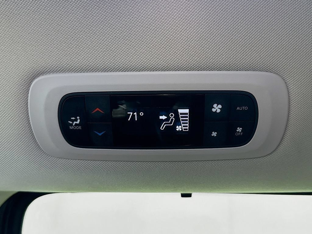 Used 2023 Chrysler Pacifica Touring-L FWD image 24