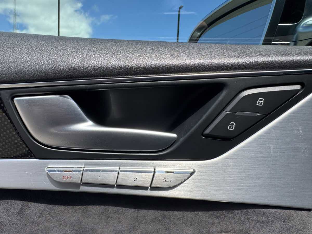 Used 2014 Audi S8 w/ Driver Assistance Package image 30