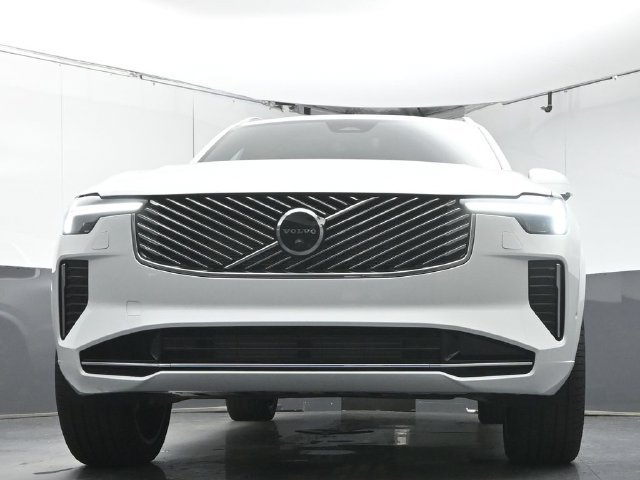 Used 2026 Volvo XC90 T8 Plus w/ Protection Package Premier AWD/4WD image 36
