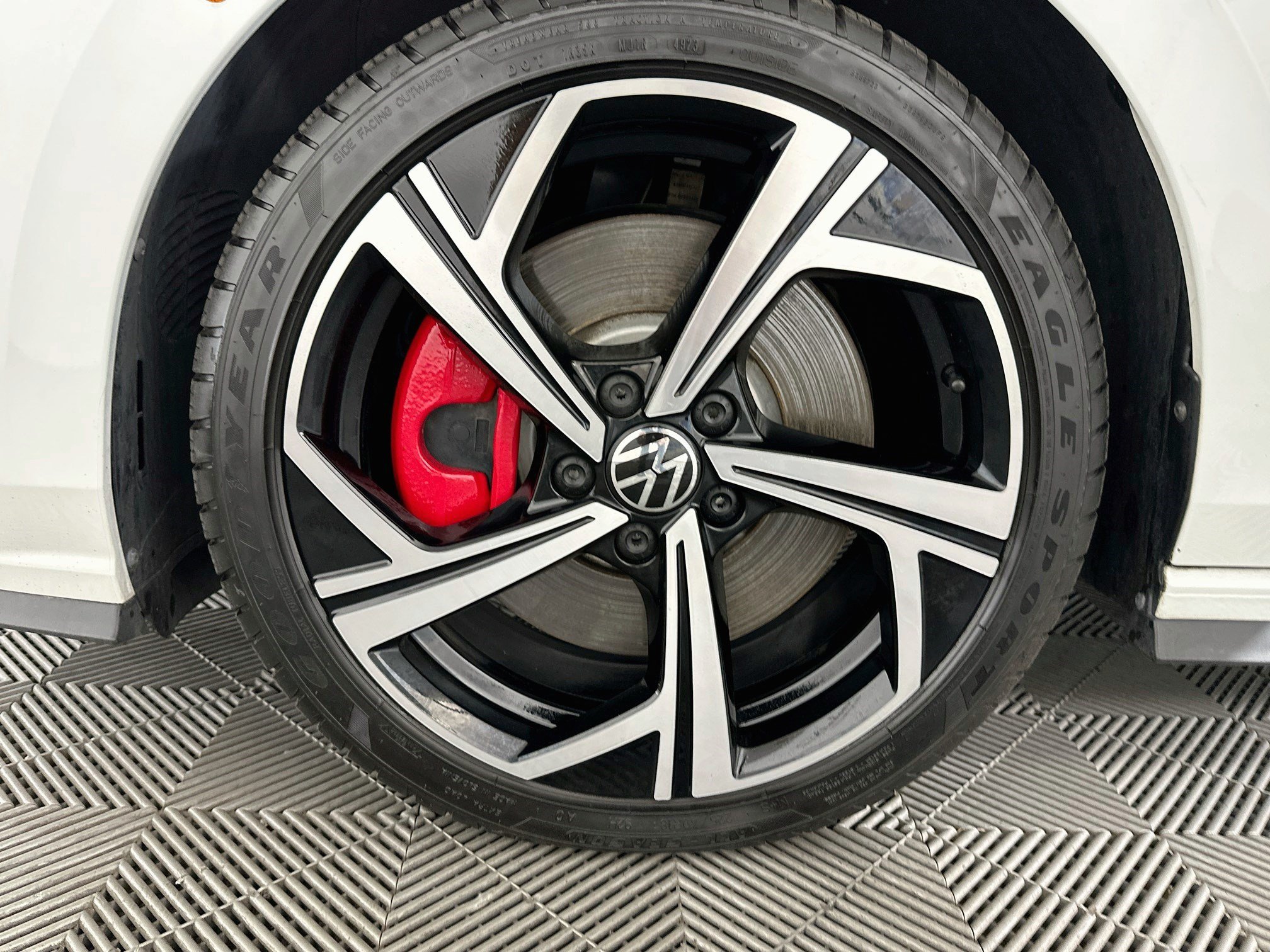Used 2024 Volkswagen GTI SE FWD image 35