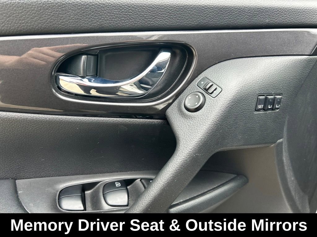 Used 2020 Nissan Rogue SV w/ Sun & Sound Touring Package AWD/4WD image 12