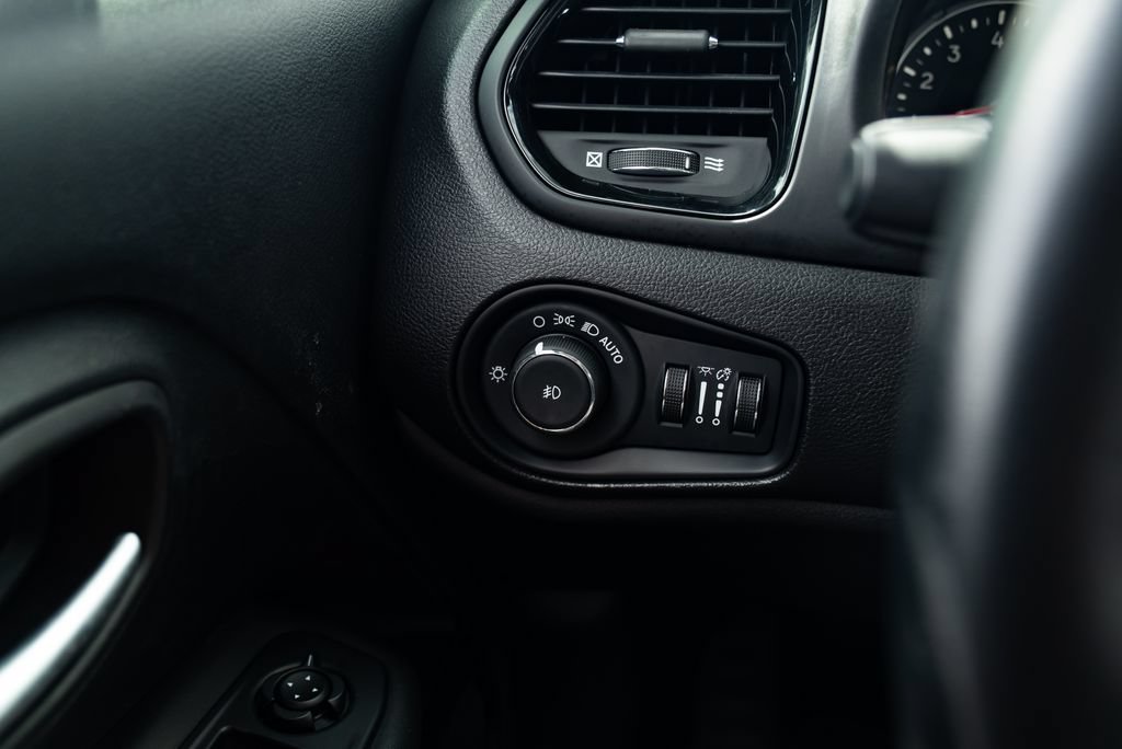 Used 2019 Jeep Renegade Altitude w/ Quick Order Package 2XM FWD image 13