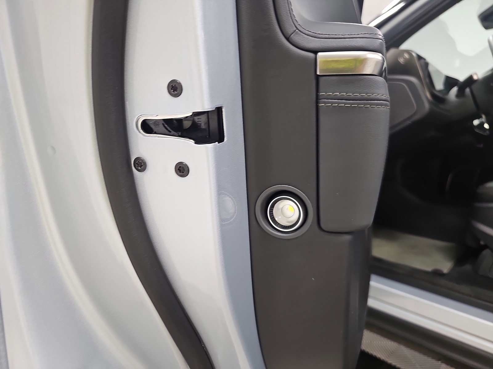 Used 2023 Rivian R1T Adventure image 30