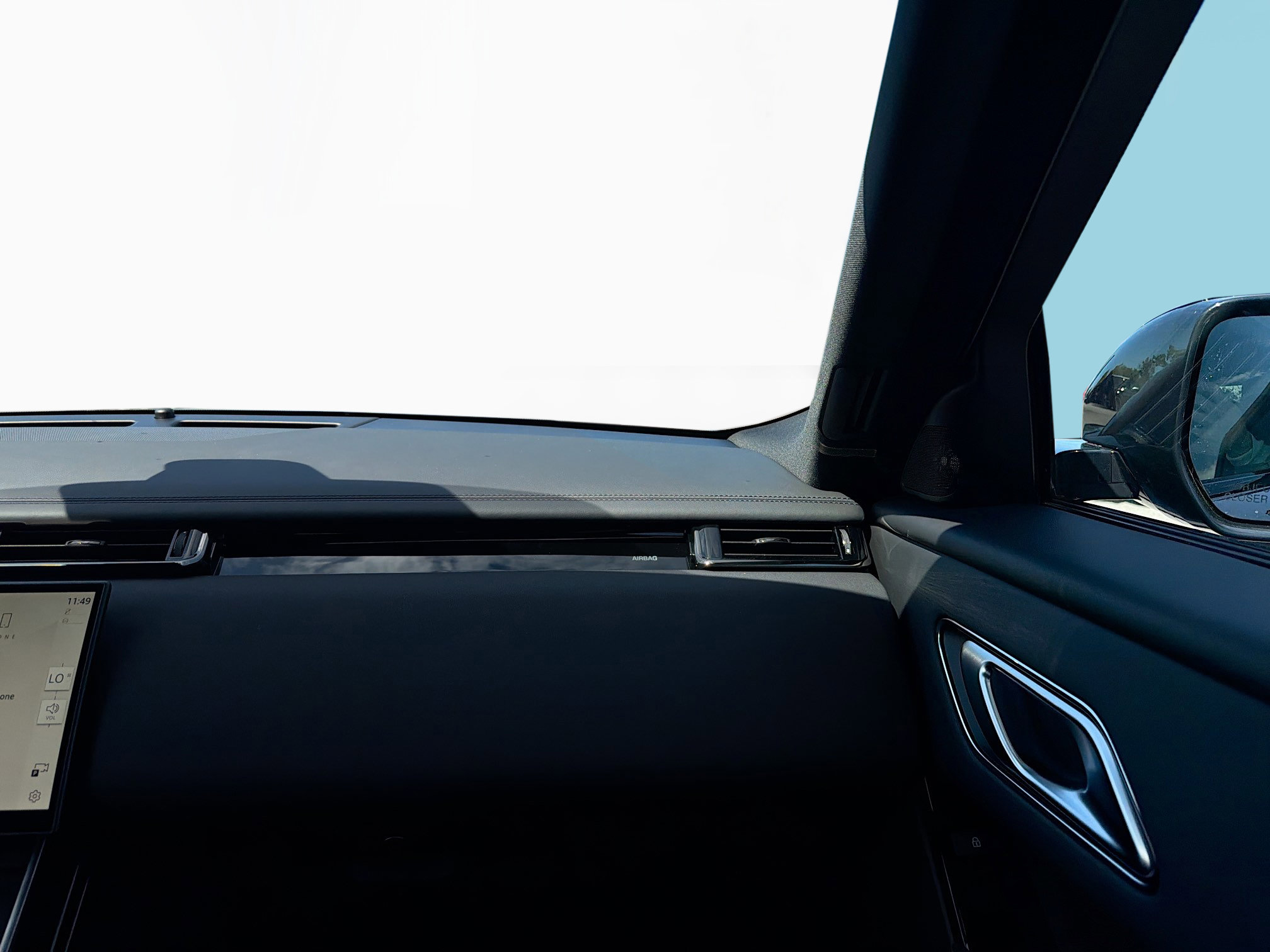 New 2026 Land Rover Range Rover Velar Dynamic SE image 18