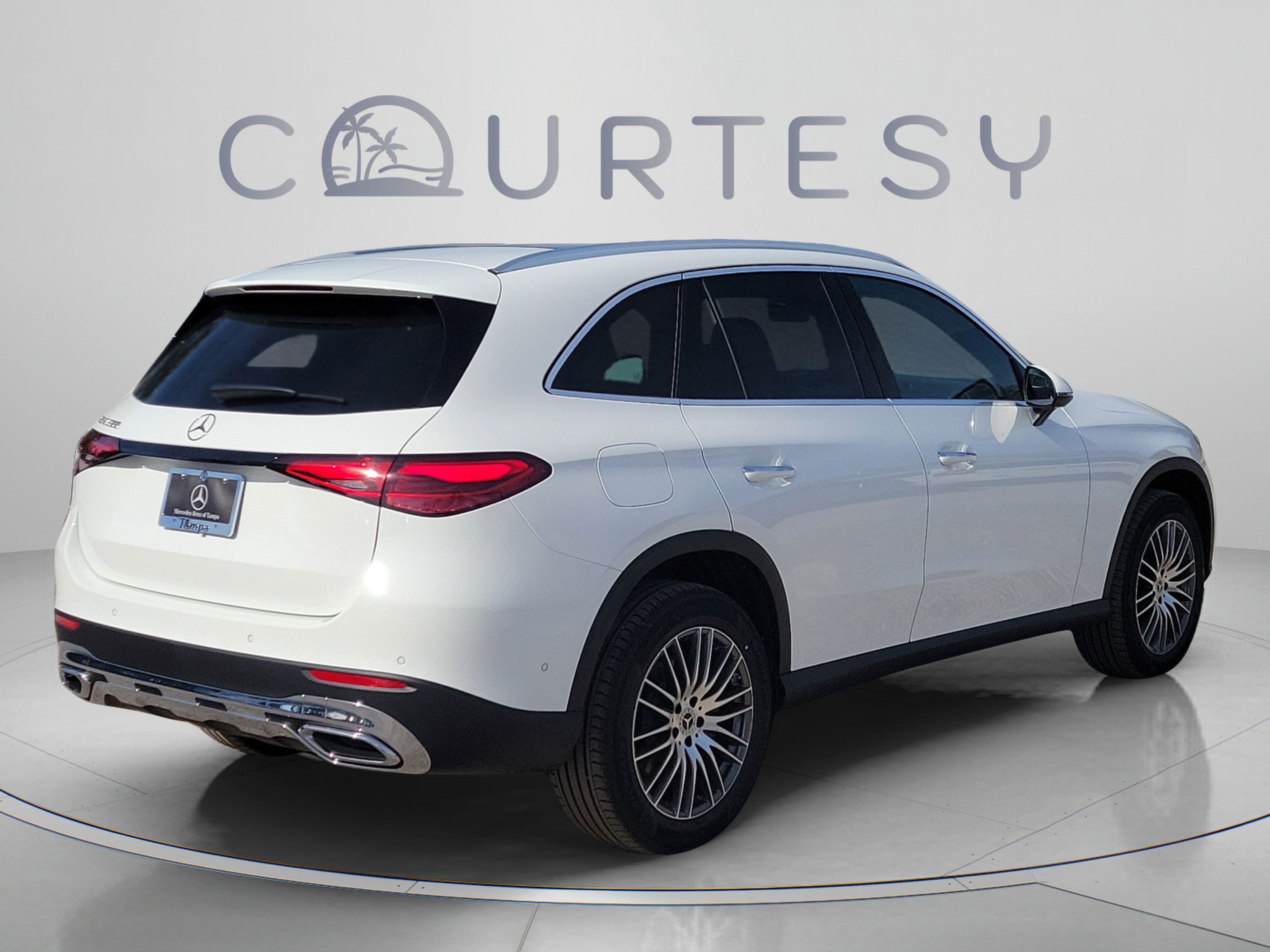 Used 2026 Mercedes-Benz GLC 300 image 4