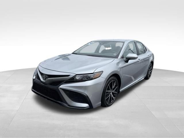Used 2024 Toyota Camry SE FWD video 2