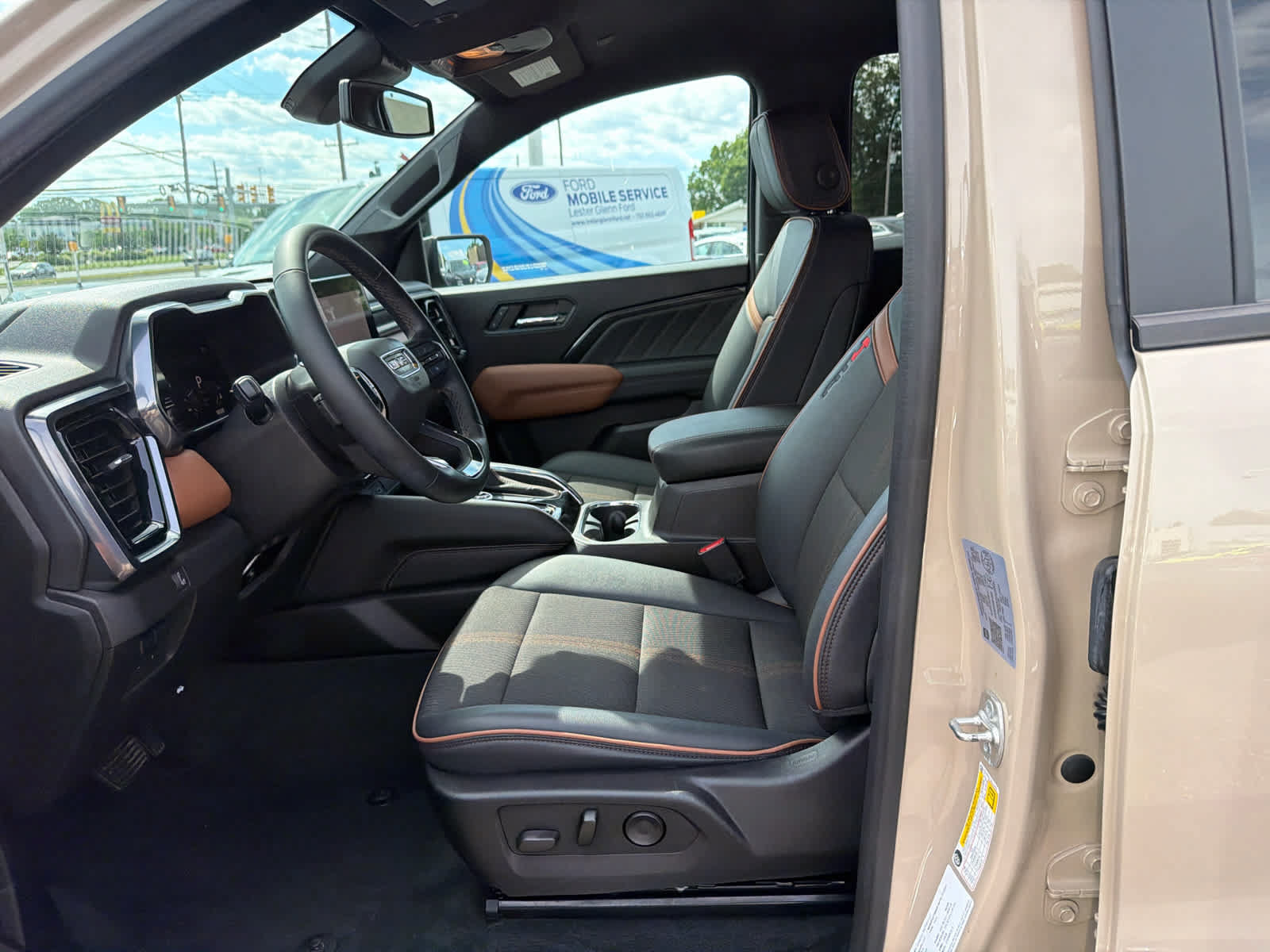 Certified 2024 GMC Canyon AT4 AWD/4WD image 8