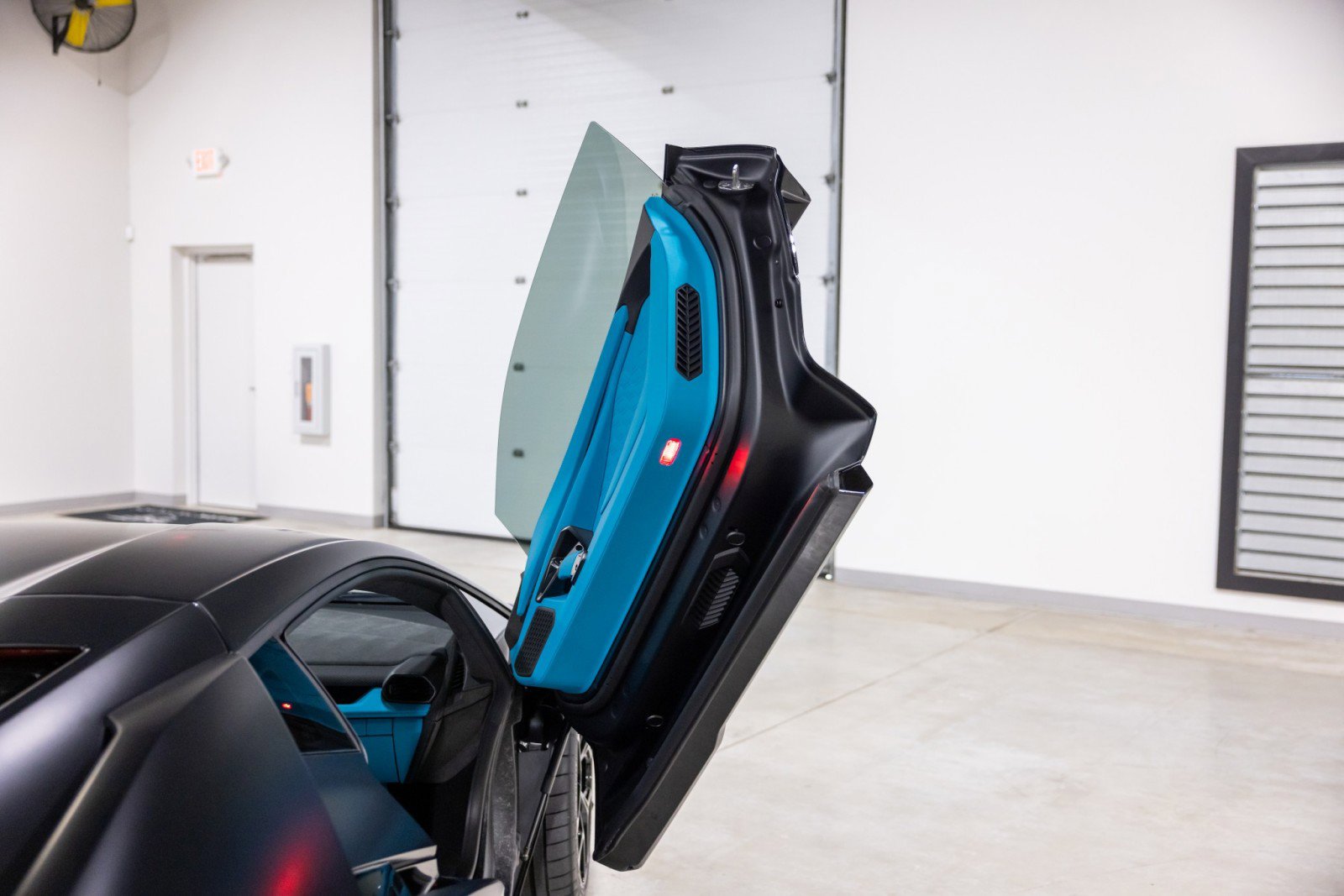Used 2025 Lamborghini Revuelto image 31