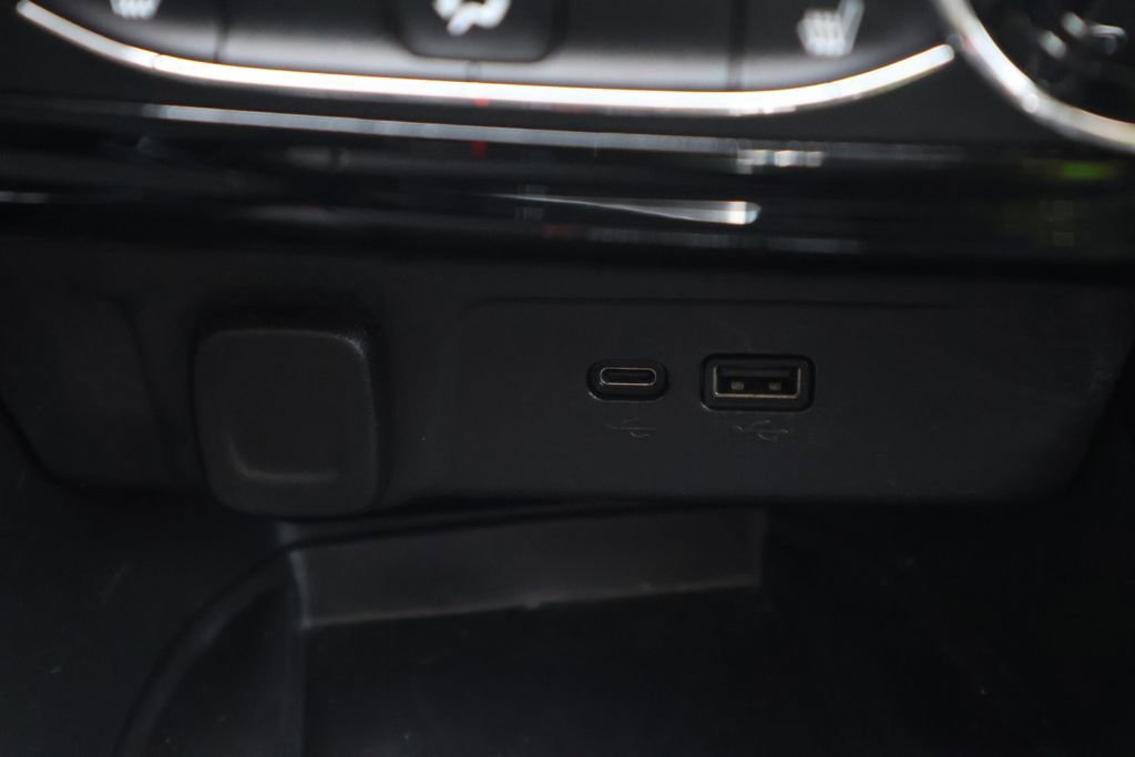 Certified 2024 Chevrolet Trax RS w/ Sunroof Package image 24