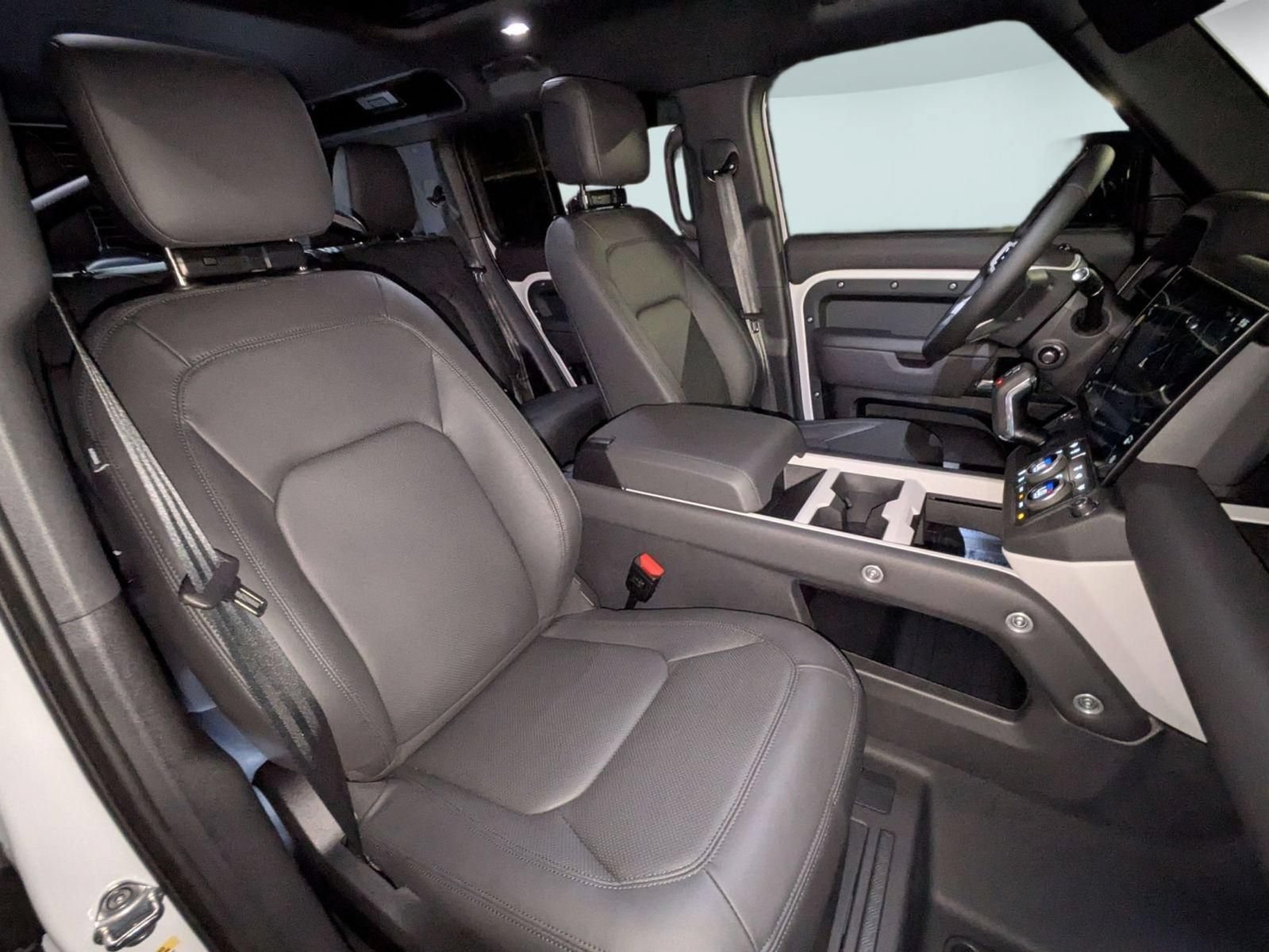 New 2026 Land Rover Defender 110 X-Dynamic SE AWD/4WD image 30