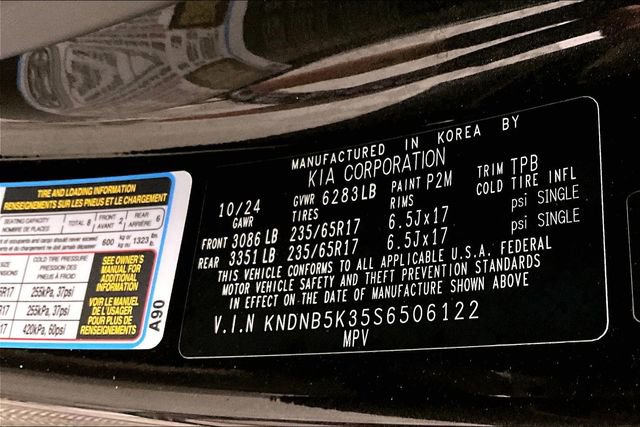 Used 2025 Kia Carnival FWD image 40