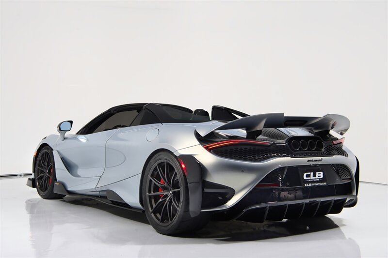 Used 2022 McLaren 765LT RWD image 11
