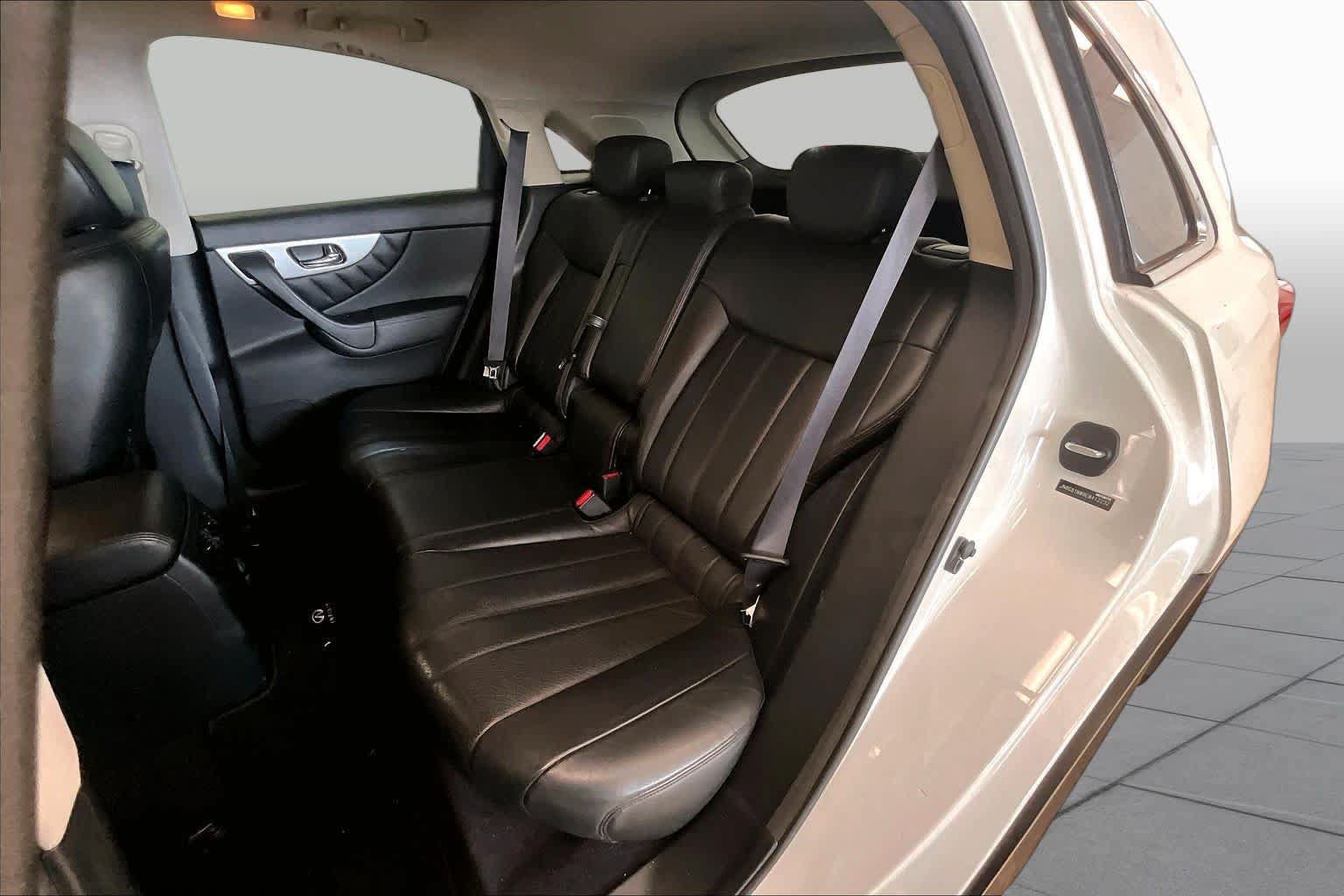 Used 2014 INFINITI QX70 AWD w/ Premium Package image 17