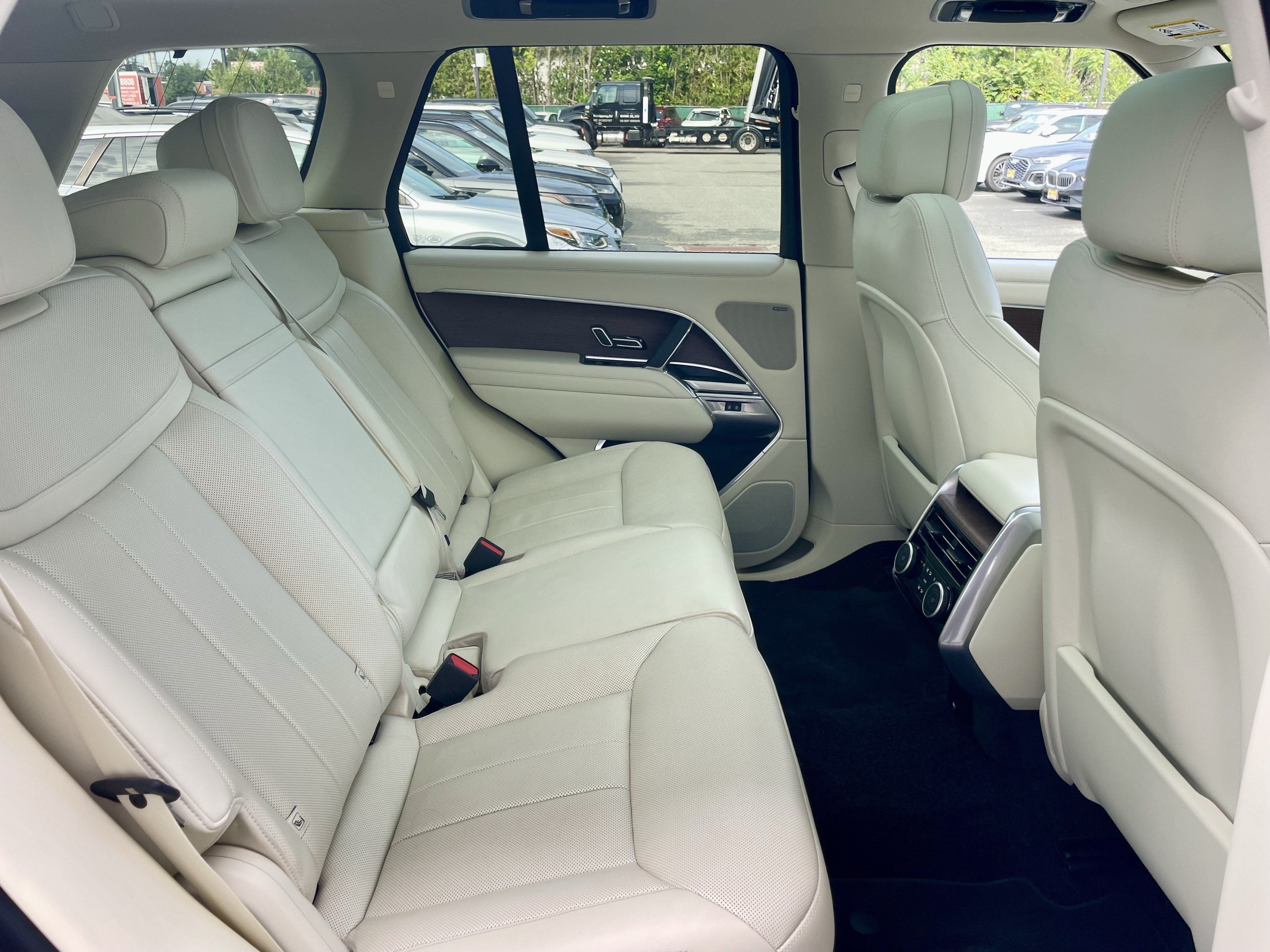 Used 2024 Land Rover Range Rover SE AWD/4WD image 31