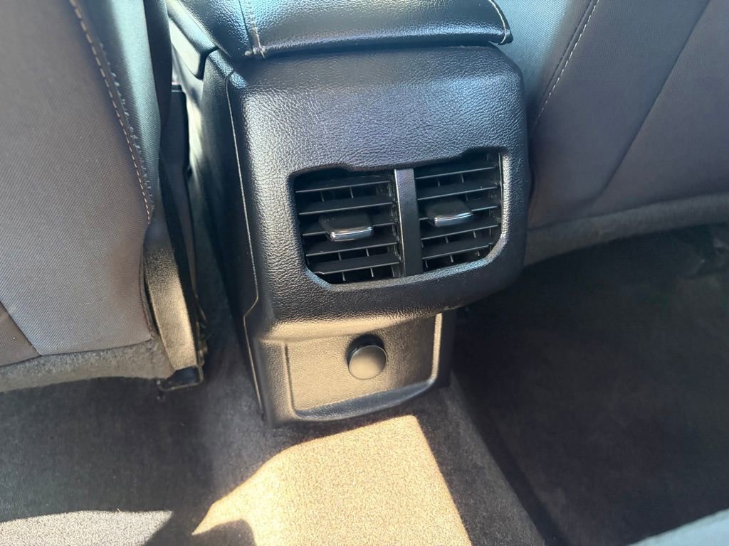 Used 2018 Ford Fusion SE w/ Fusion SE Technology Package FWD image 17