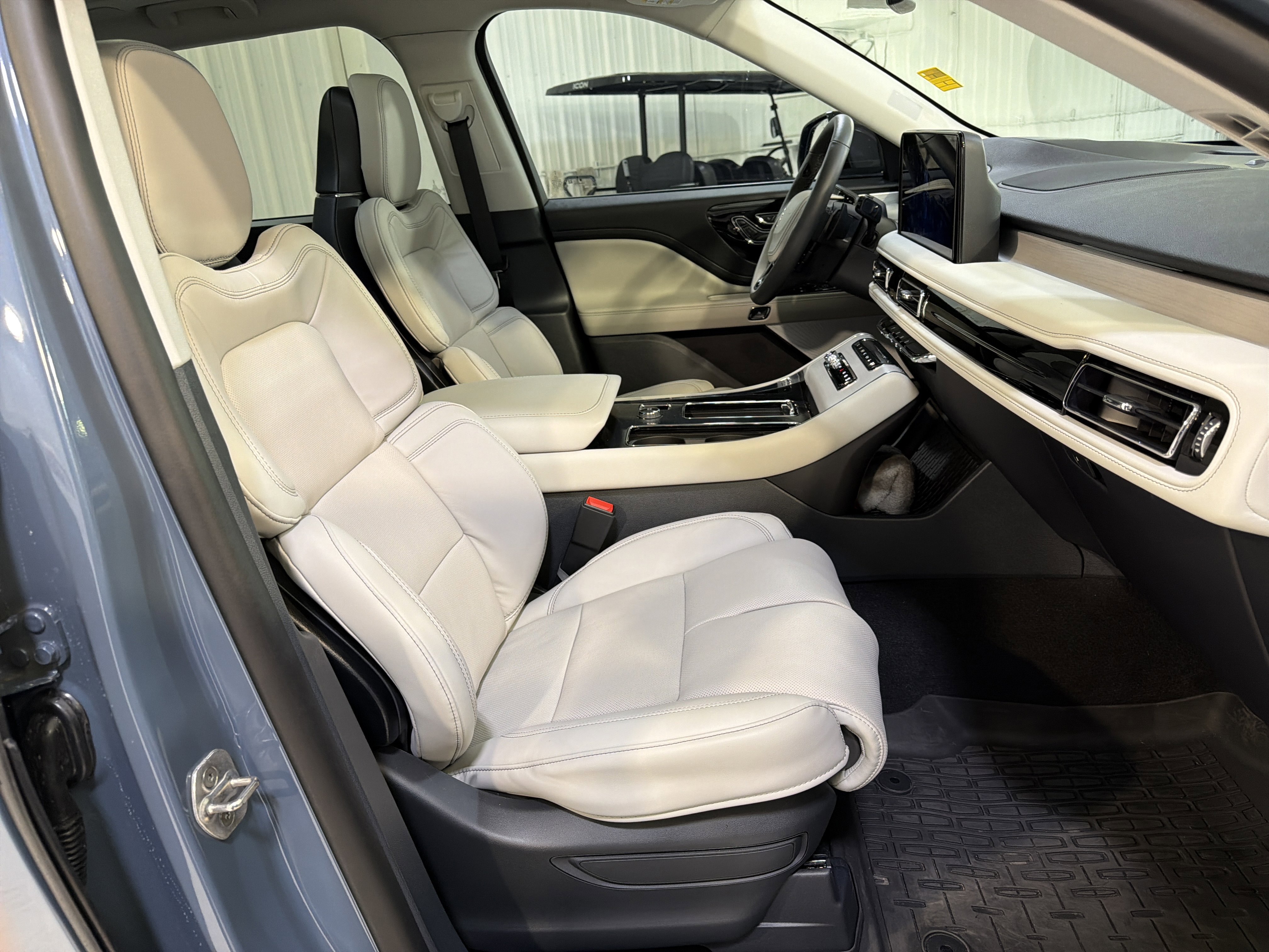 Used 2026 Lincoln Aviator Reserve AWD/4WD image 13