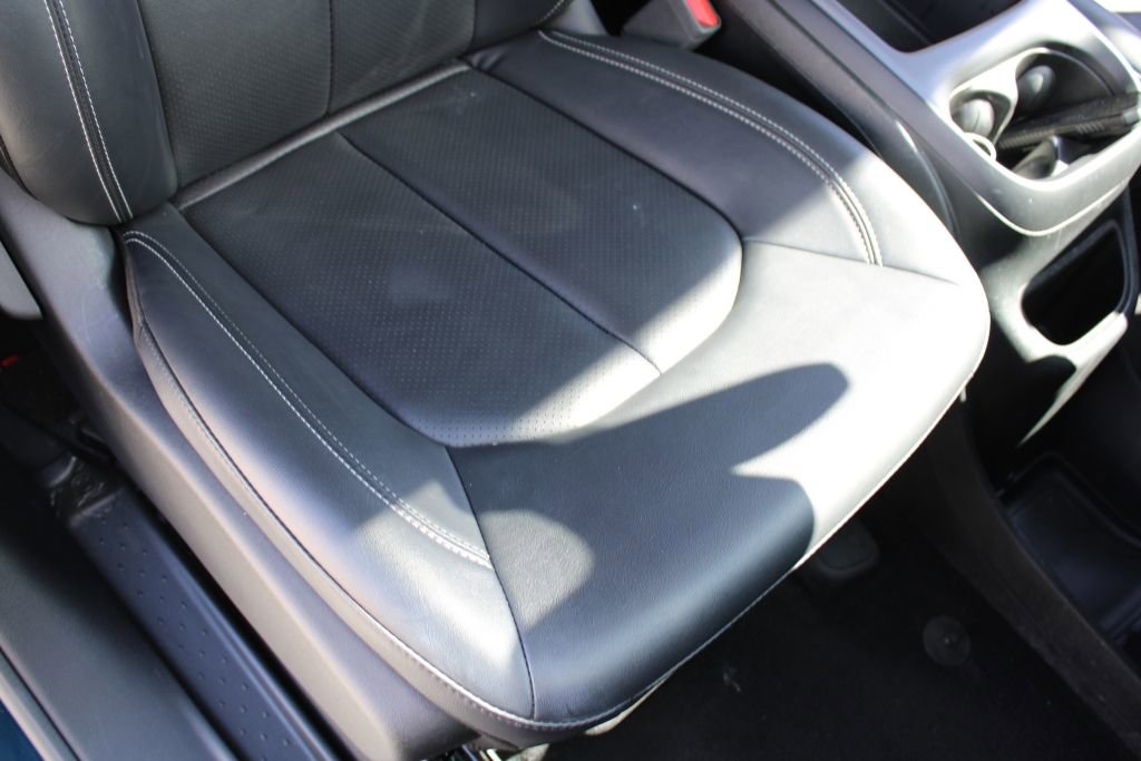 Used 2025 Chrysler Pacifica Select image 14