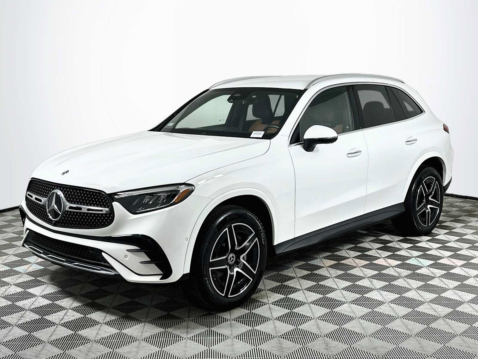 Used 2025 Mercedes-Benz GLC 300 image 3