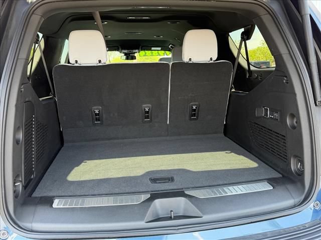 Certified 2025 Chevrolet Suburban Premier AWD/4WD image 14