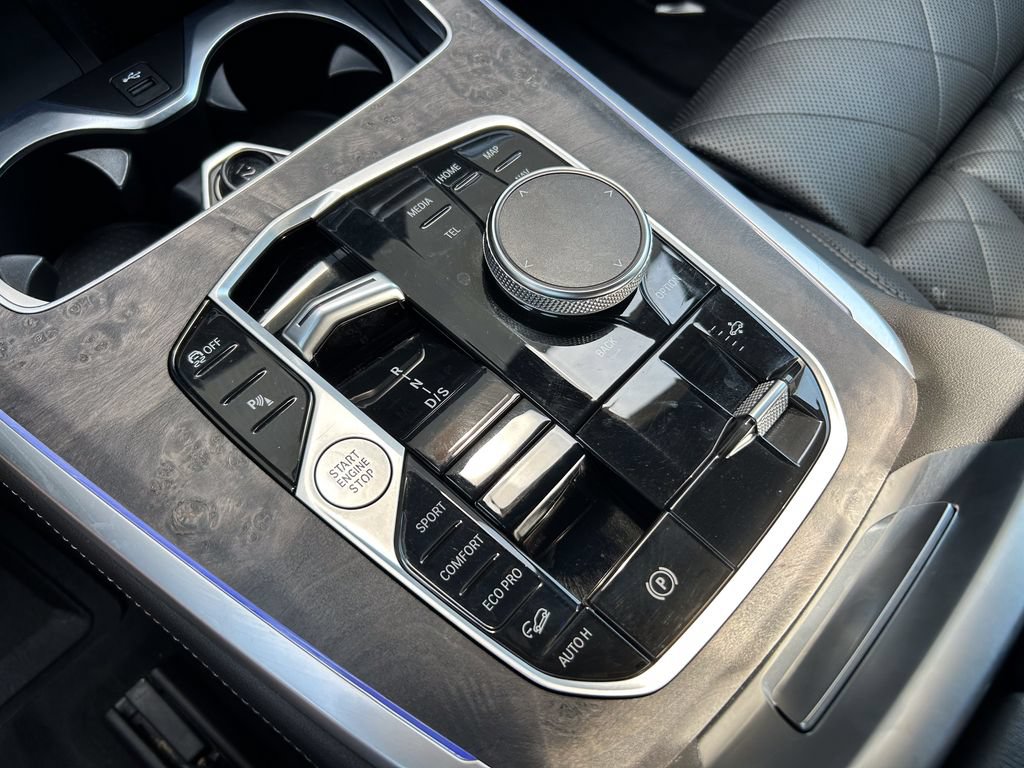 Used 2023 BMW X7 xDrive40i w/ M Sport Package AWD/4WD image 42