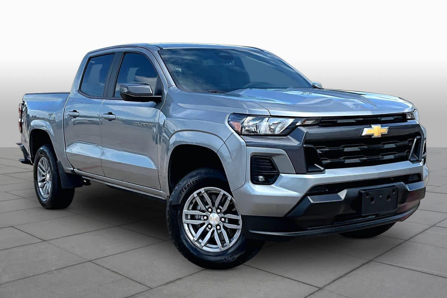 Used 2024 Chevrolet Colorado LT w/ LT Convenience Package II RWD image 3