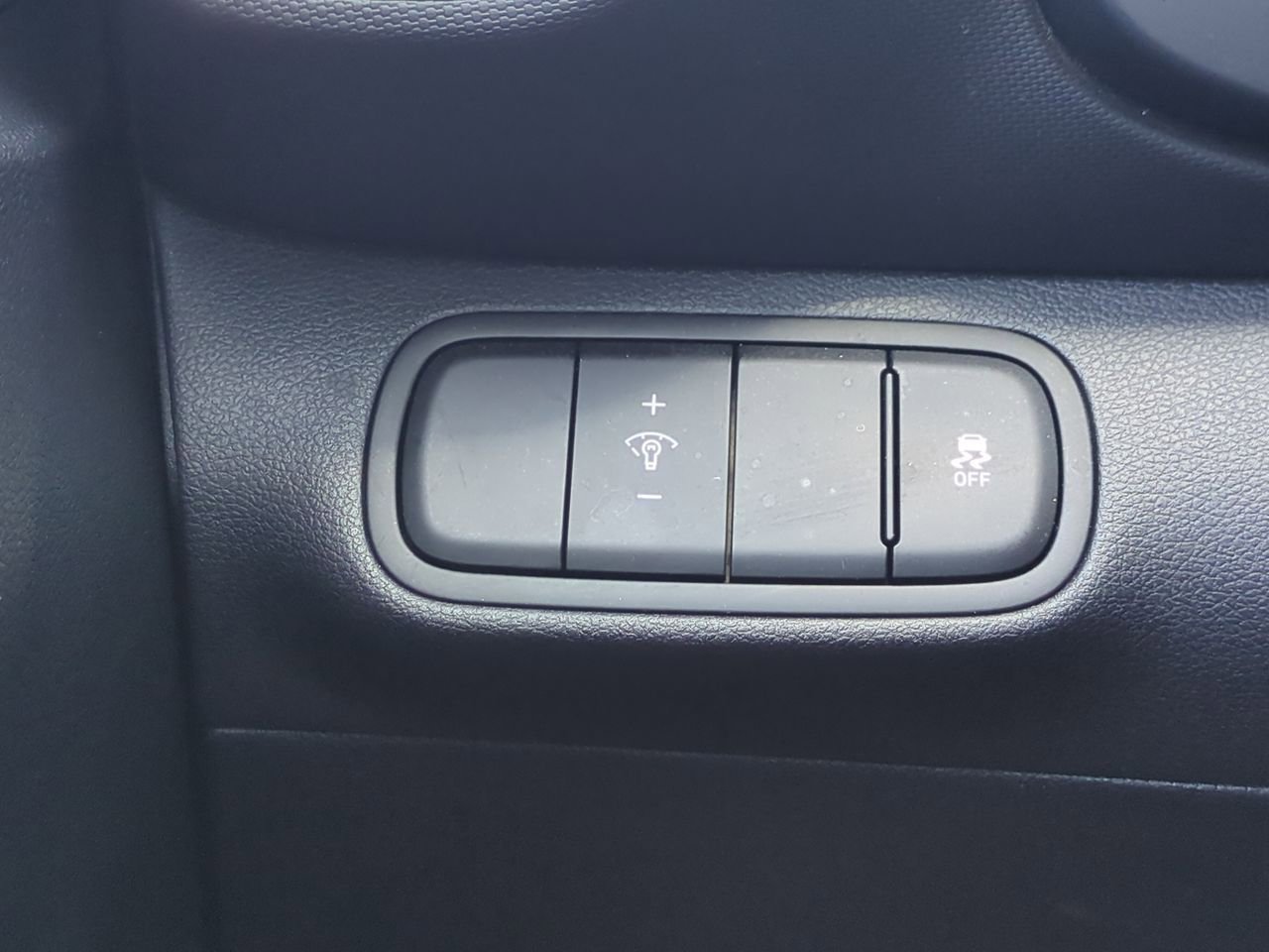 Used 2025 Hyundai Venue SEL FWD image 17