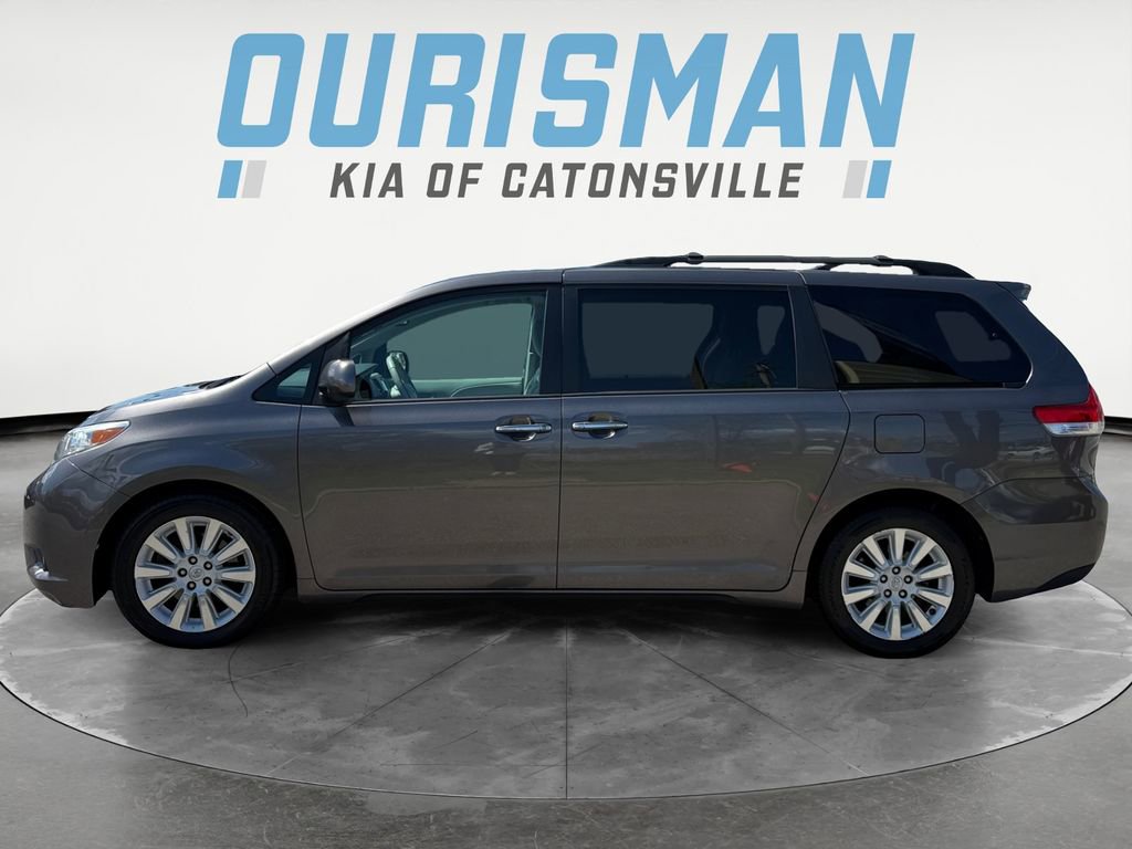 Used 2014 Toyota Sienna XLE w/ Entertainment Package image 3