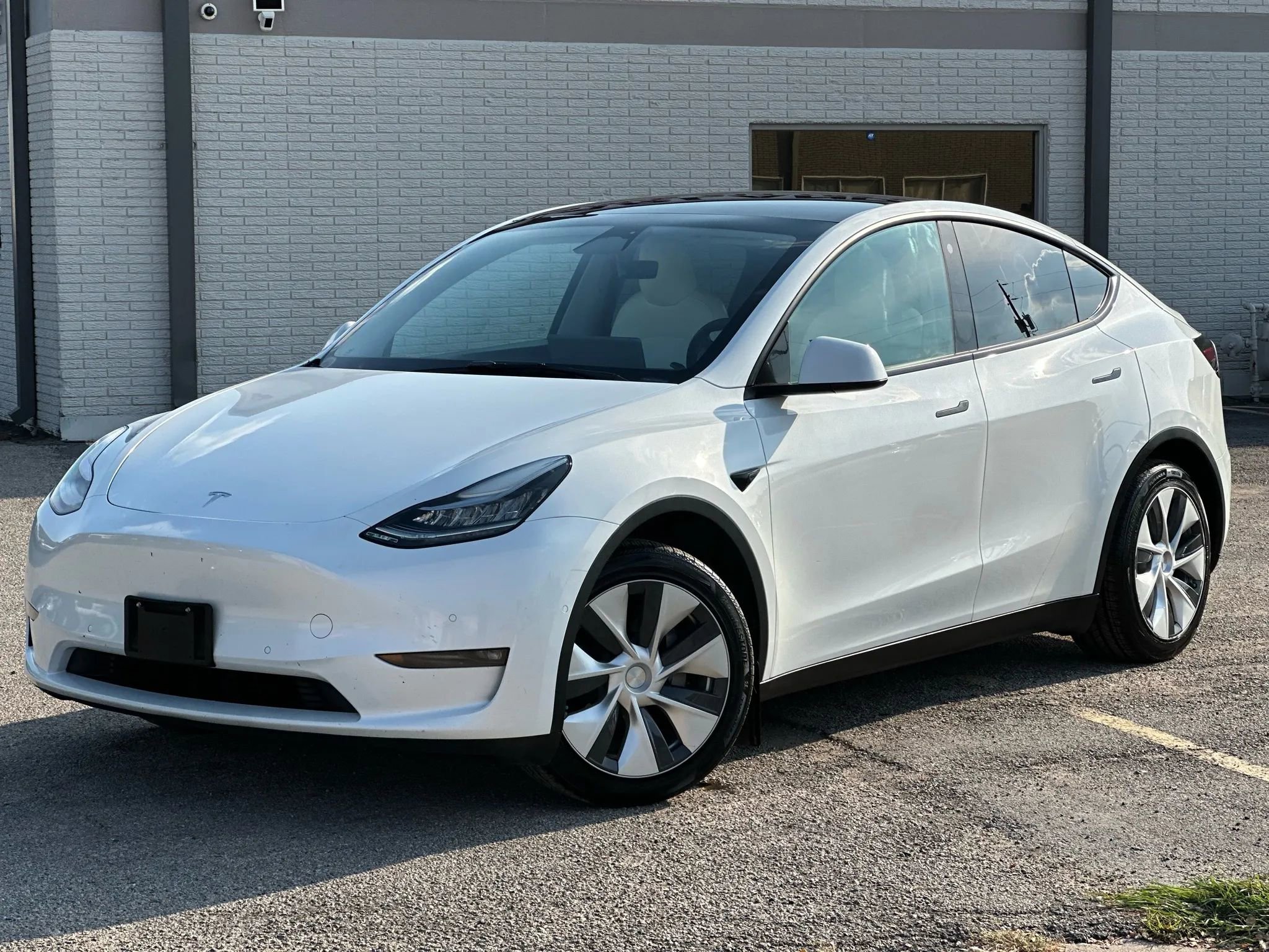 Used 2021 Tesla Model Y Long Range image 2