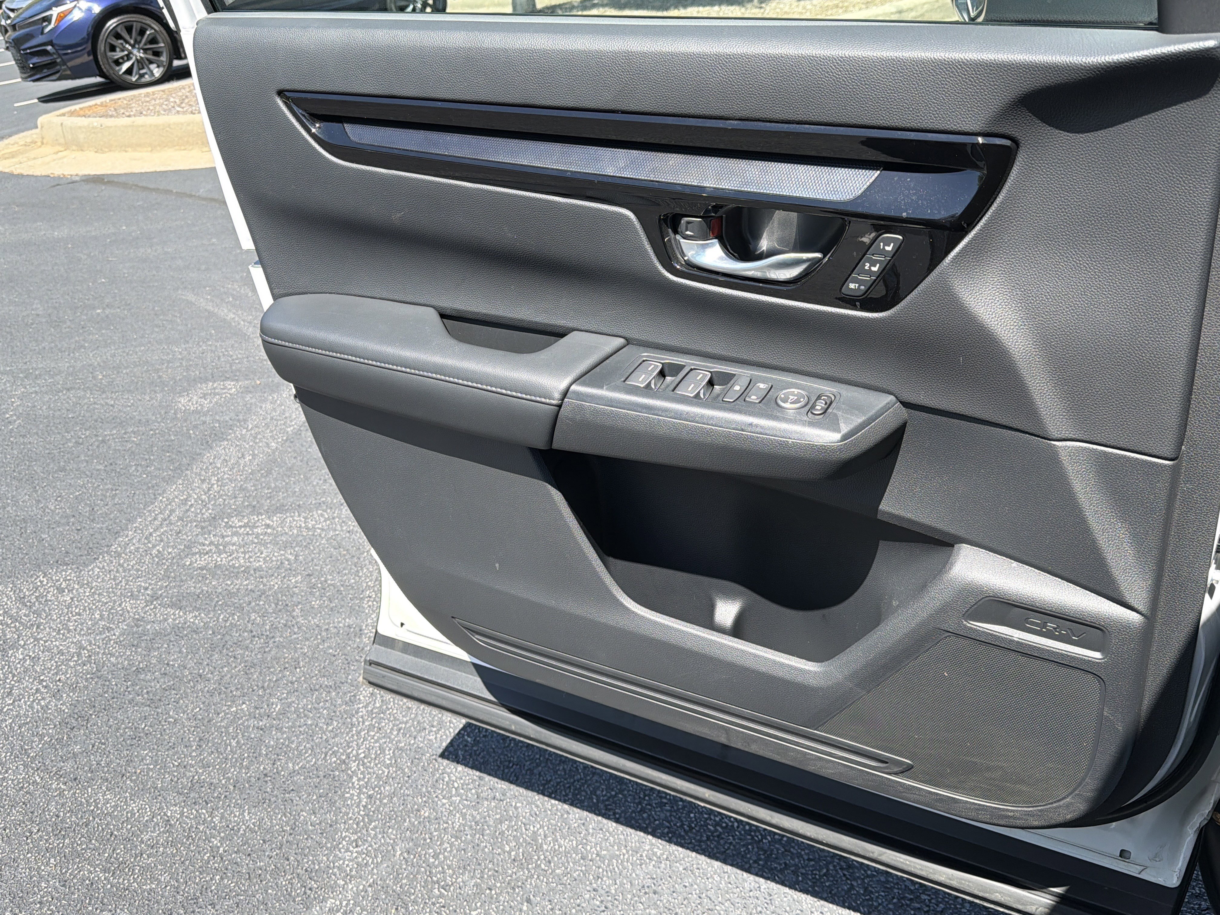 Used 2025 Honda CR-V EX-L image 17