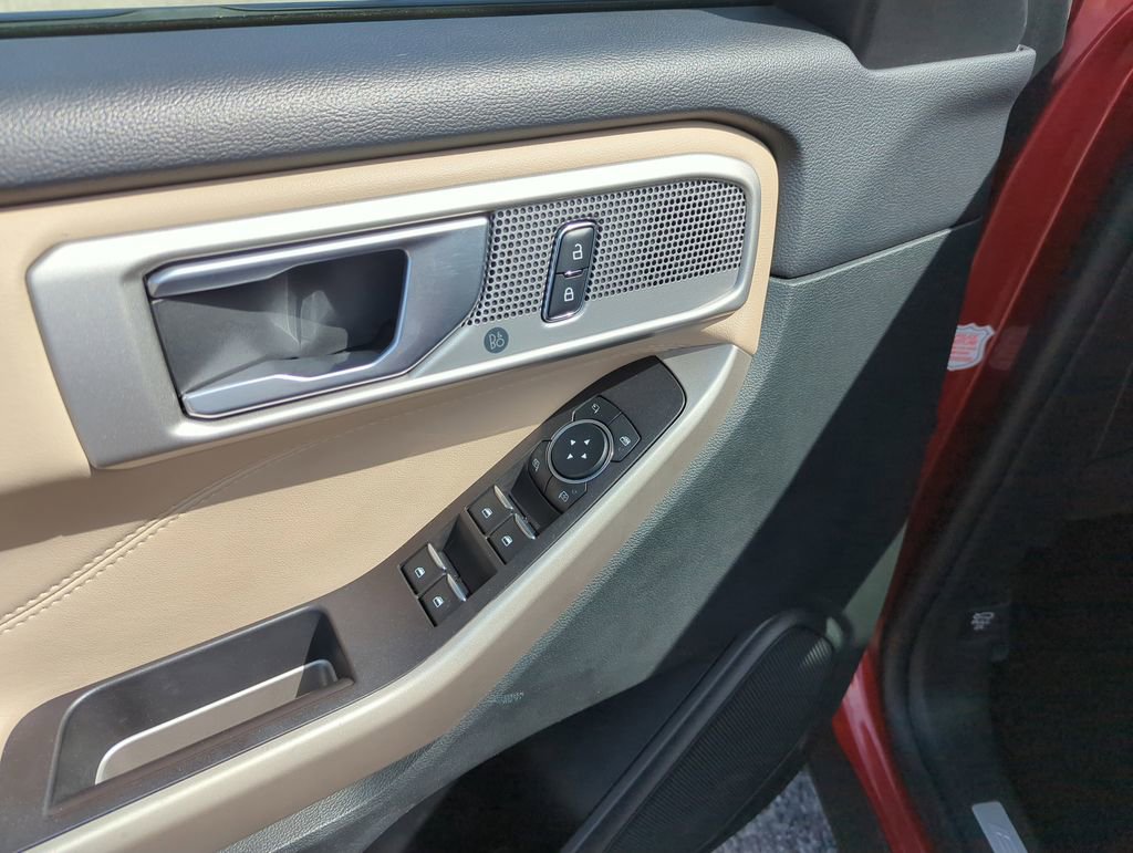 Used 2023 Ford Explorer Limited image 19