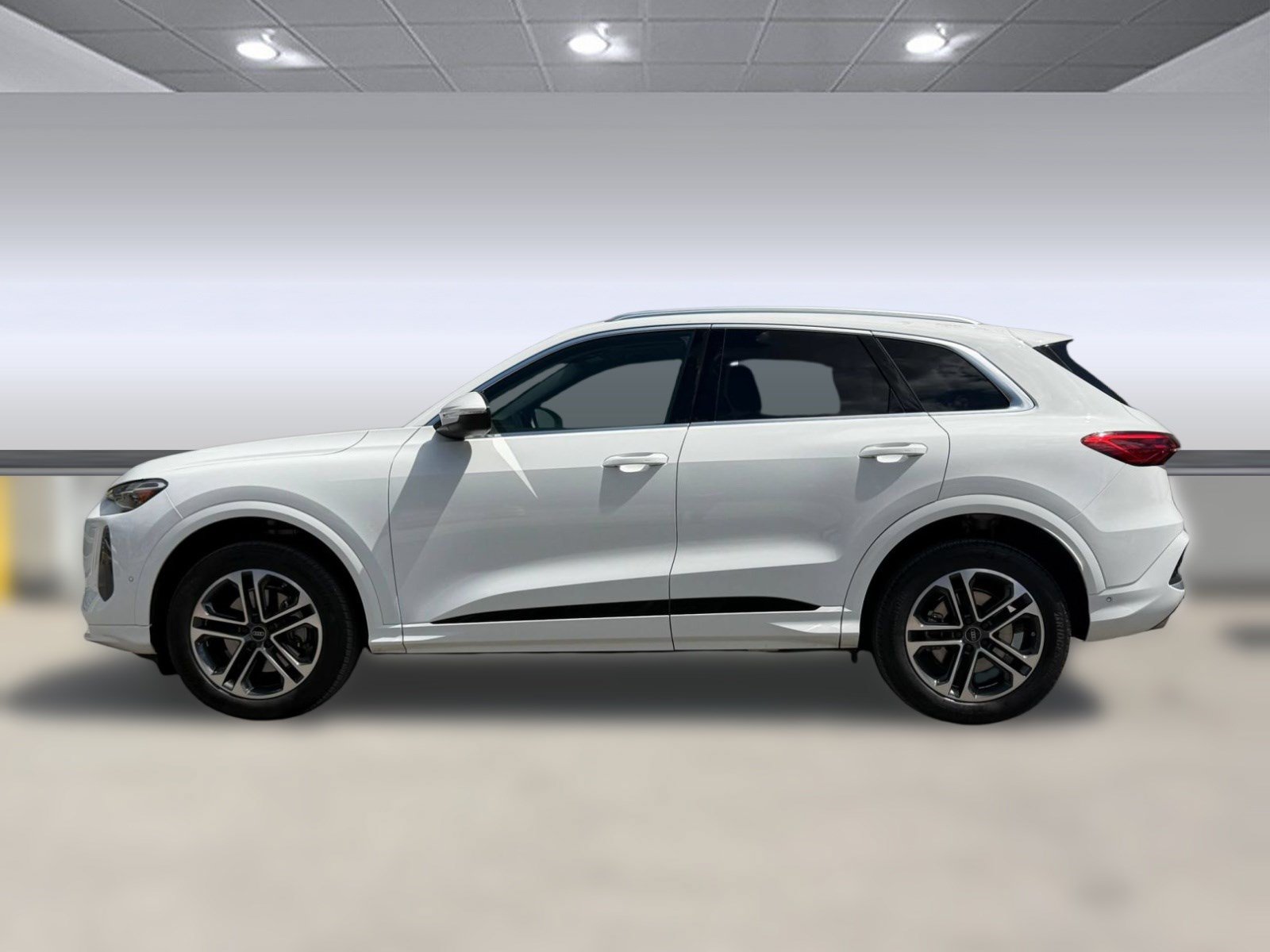 Certified 2025 Audi Q5 Premium w/ Convenience Package AWD/4WD image 2