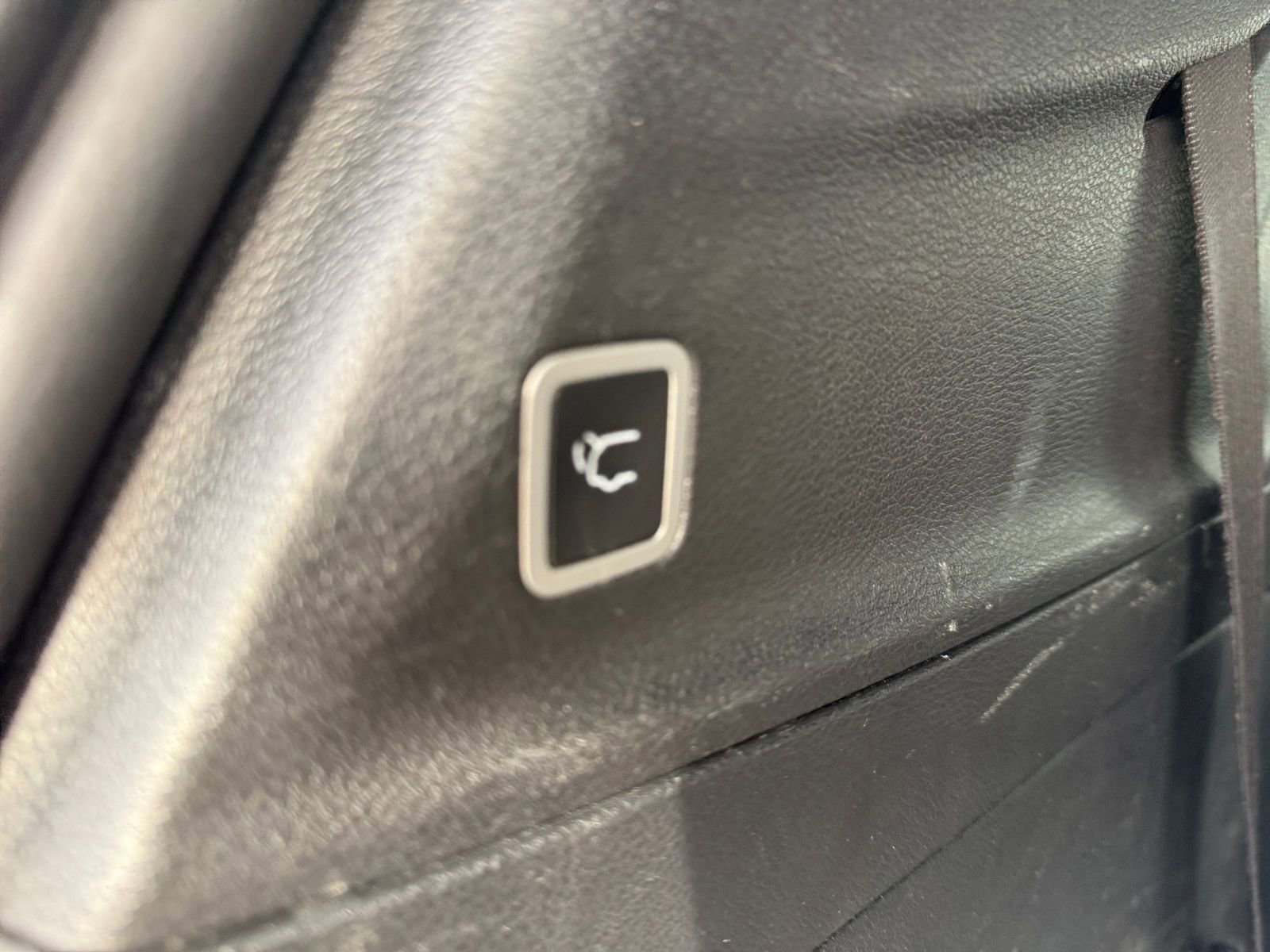 Used 2025 Chrysler Pacifica Limited image 24