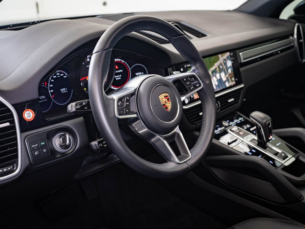 Used 2023 Porsche Cayenne Platinum Edition image 4
