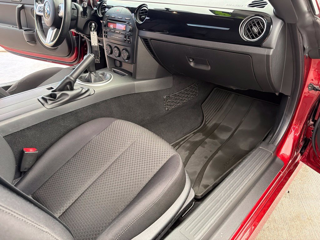 Used 2006 MAZDA MX-5 Miata Touring w/ Appearance Pkg RWD image 24