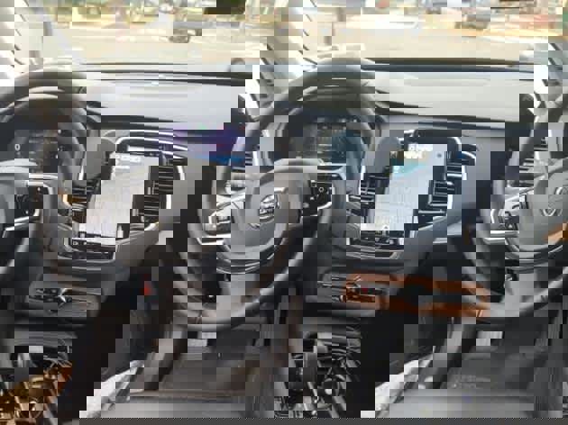 Certified 2024 Volvo XC90 T8 Plus image 3