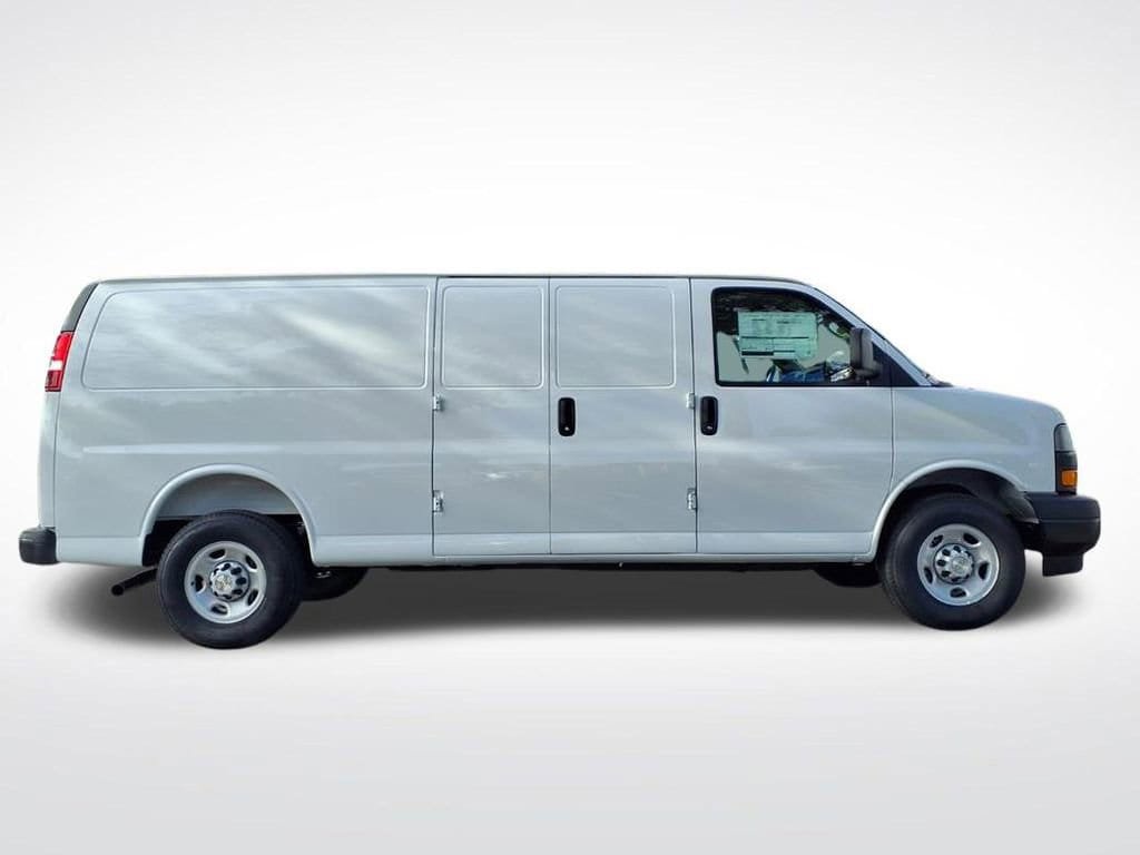 New 2026 Chevrolet Express 2500 Extended RWD image 3