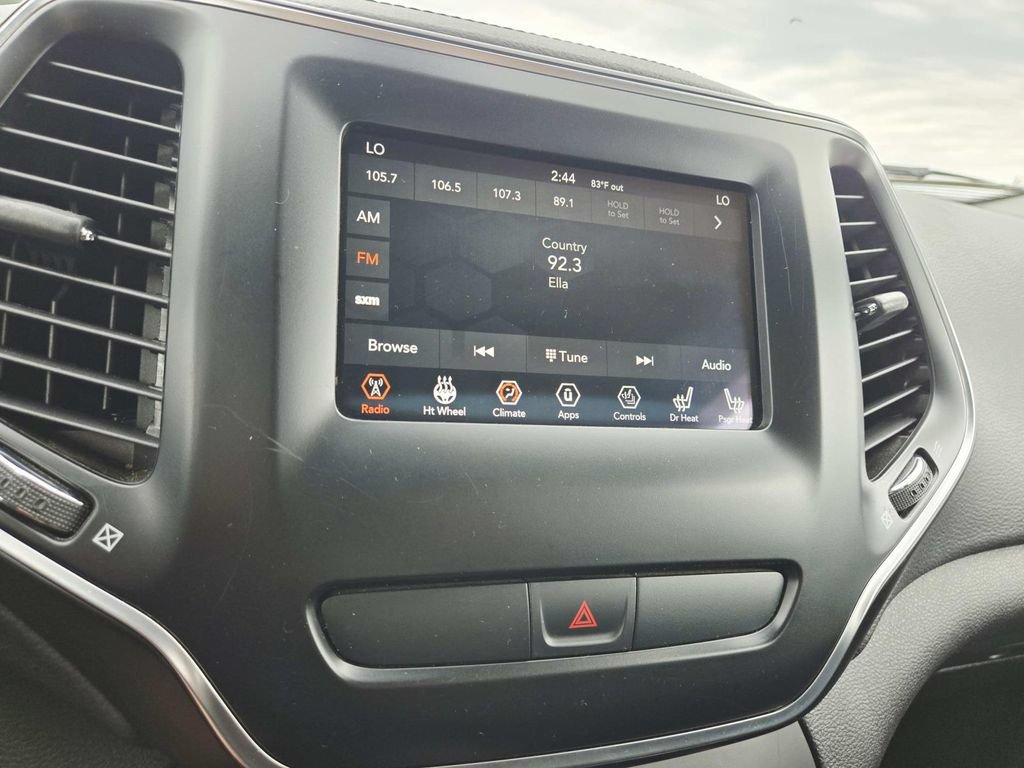Used 2019 Jeep Cherokee Latitude Plus w/ Comfort/Convenience Group AWD/4WD image 25