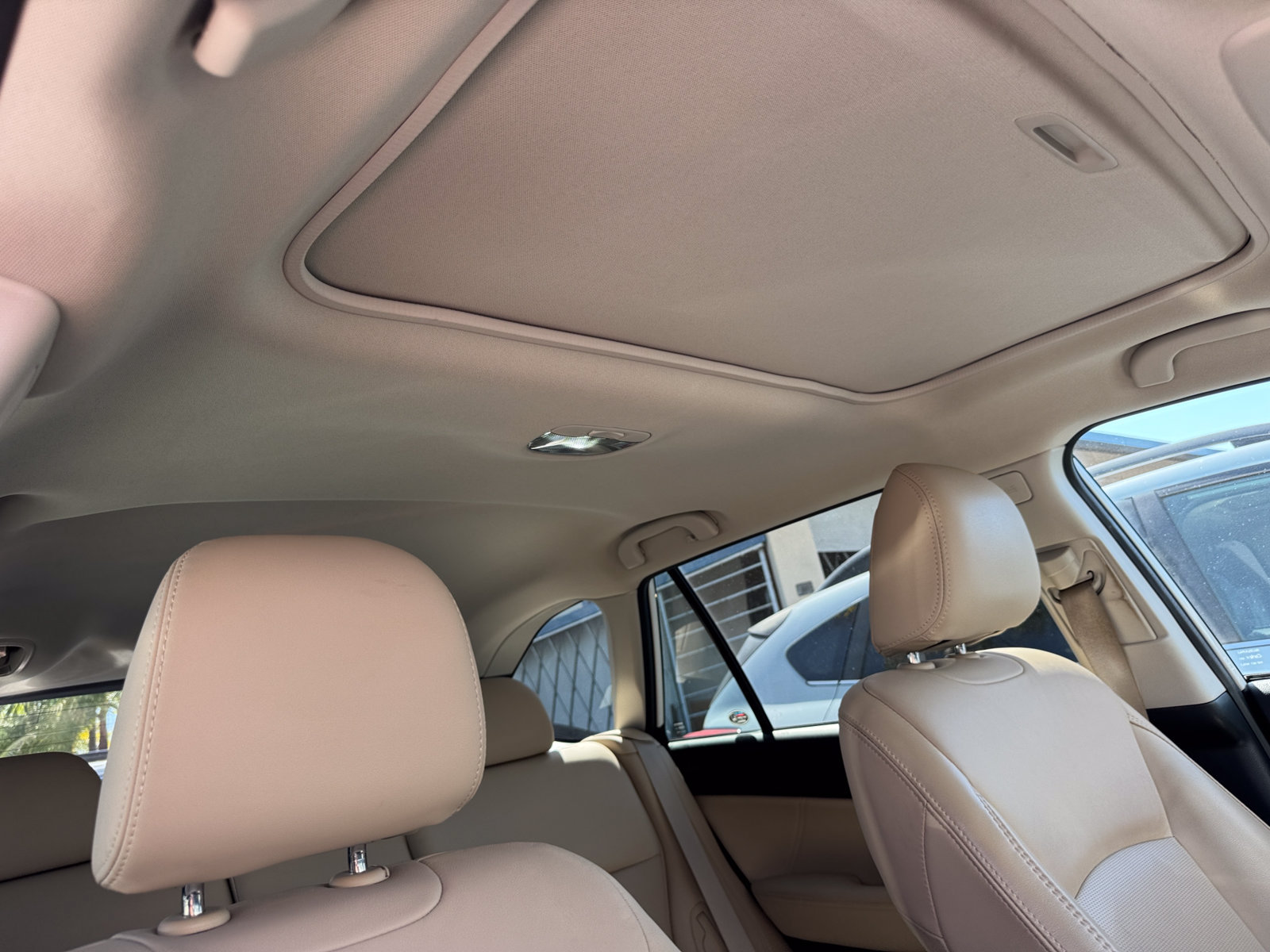 Used 2019 Subaru Outback 3.6R Limited w/ Popular Package #2 AWD/4WD image 2