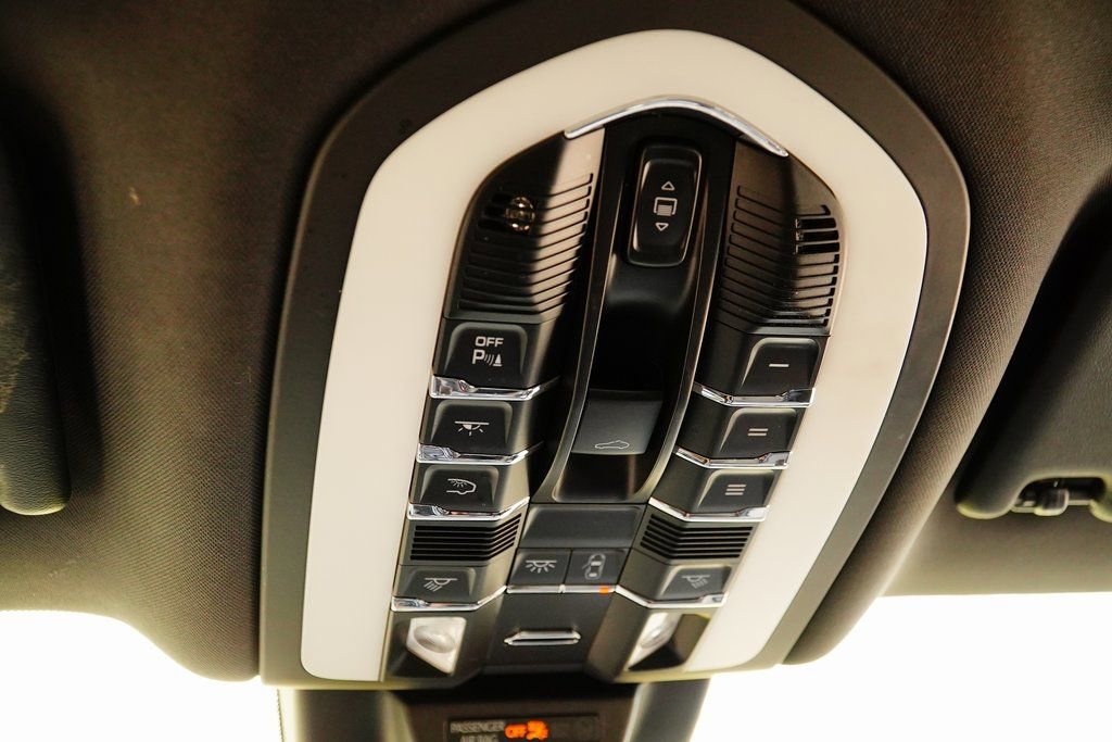 Used 2020 Porsche Macan S image 34