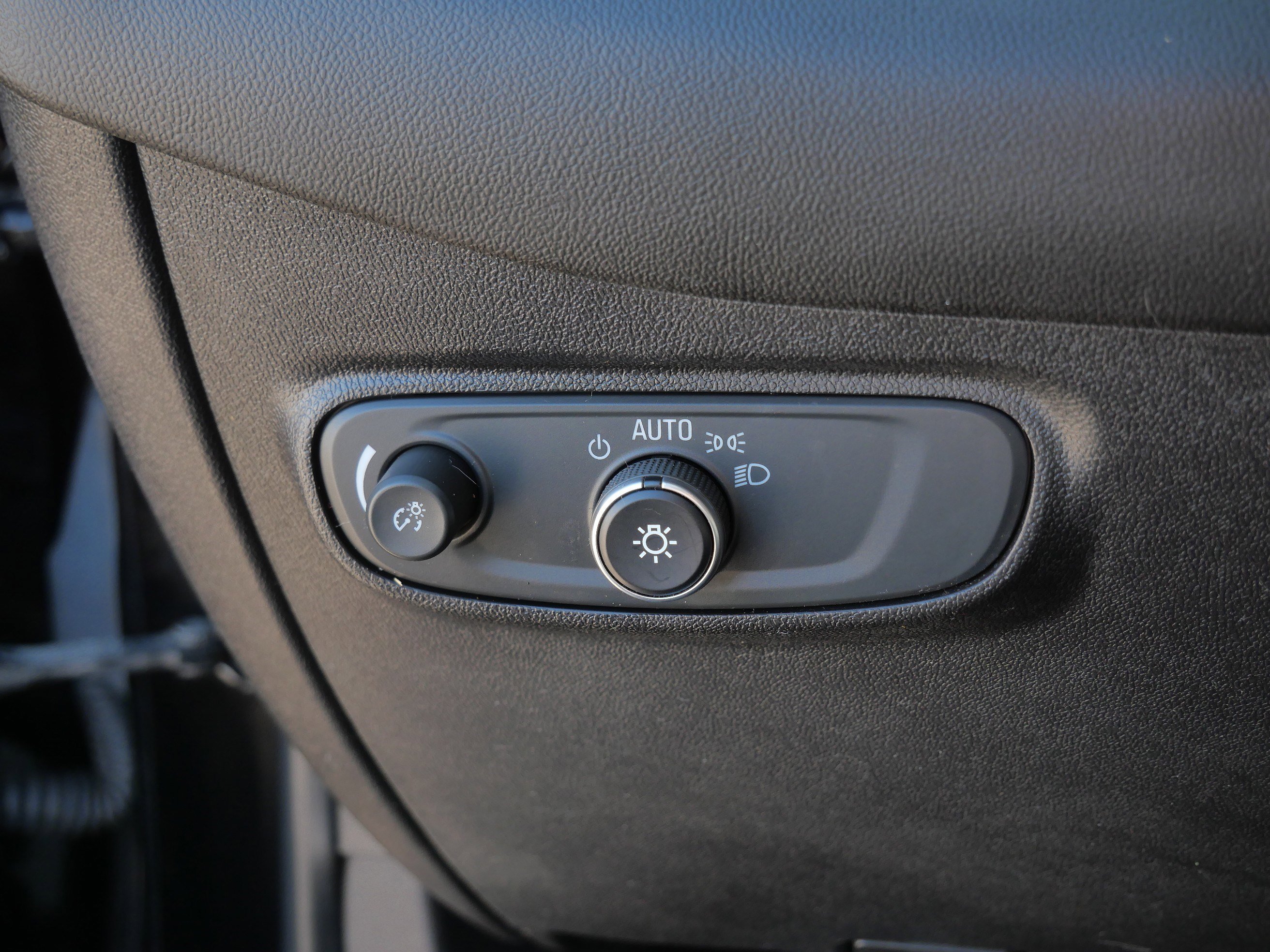 Used 2018 Chevrolet Equinox LT AWD/4WD image 26