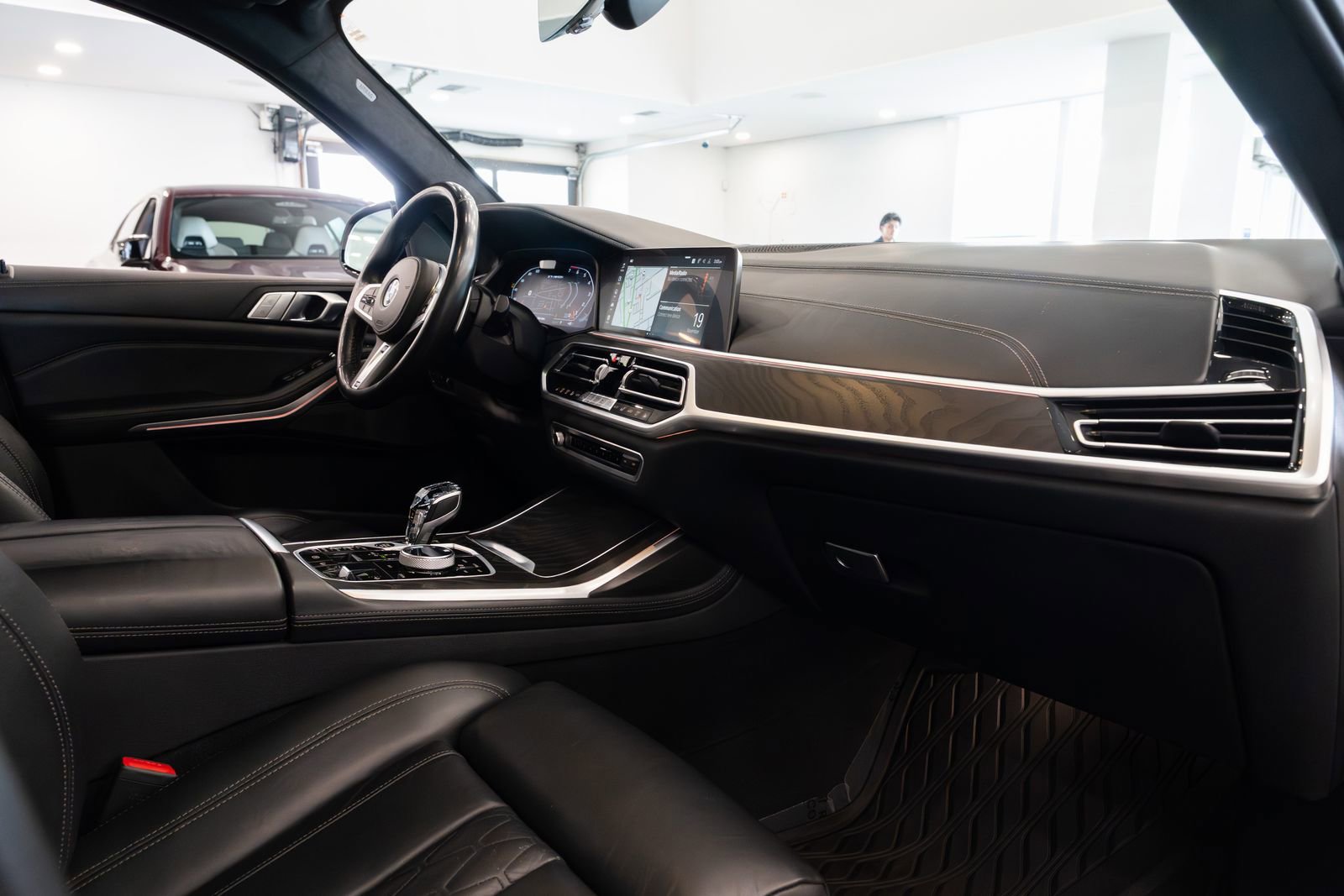 Used 2022 BMW X7 M50i image 30