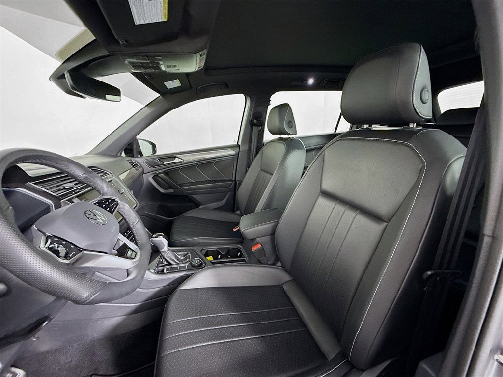 Used 2024 Volkswagen Tiguan SE R-Line image 5