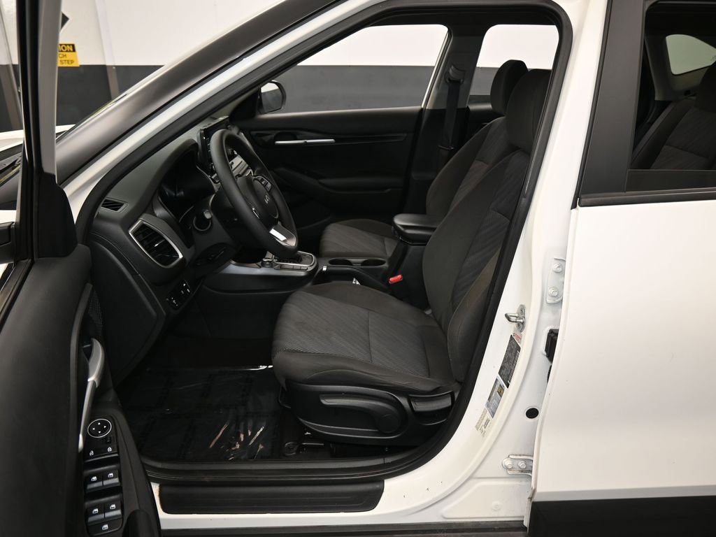 Used 2022 Kia Seltos LX image 11
