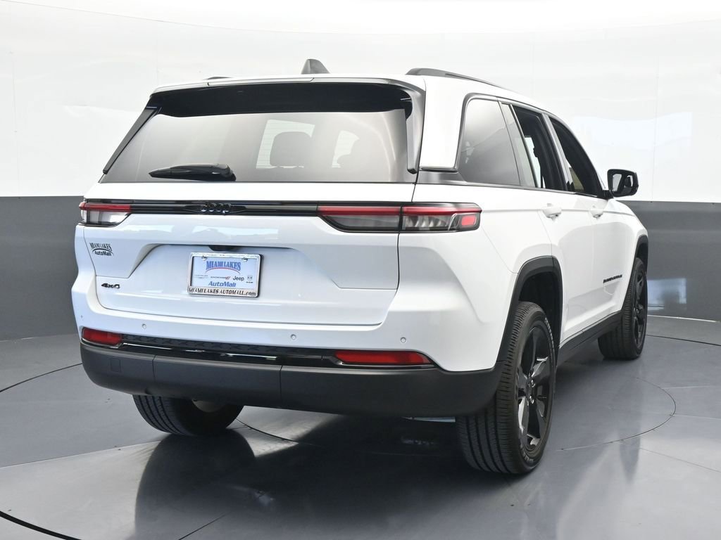 Used 2024 Jeep Grand Cherokee Altitude image 5