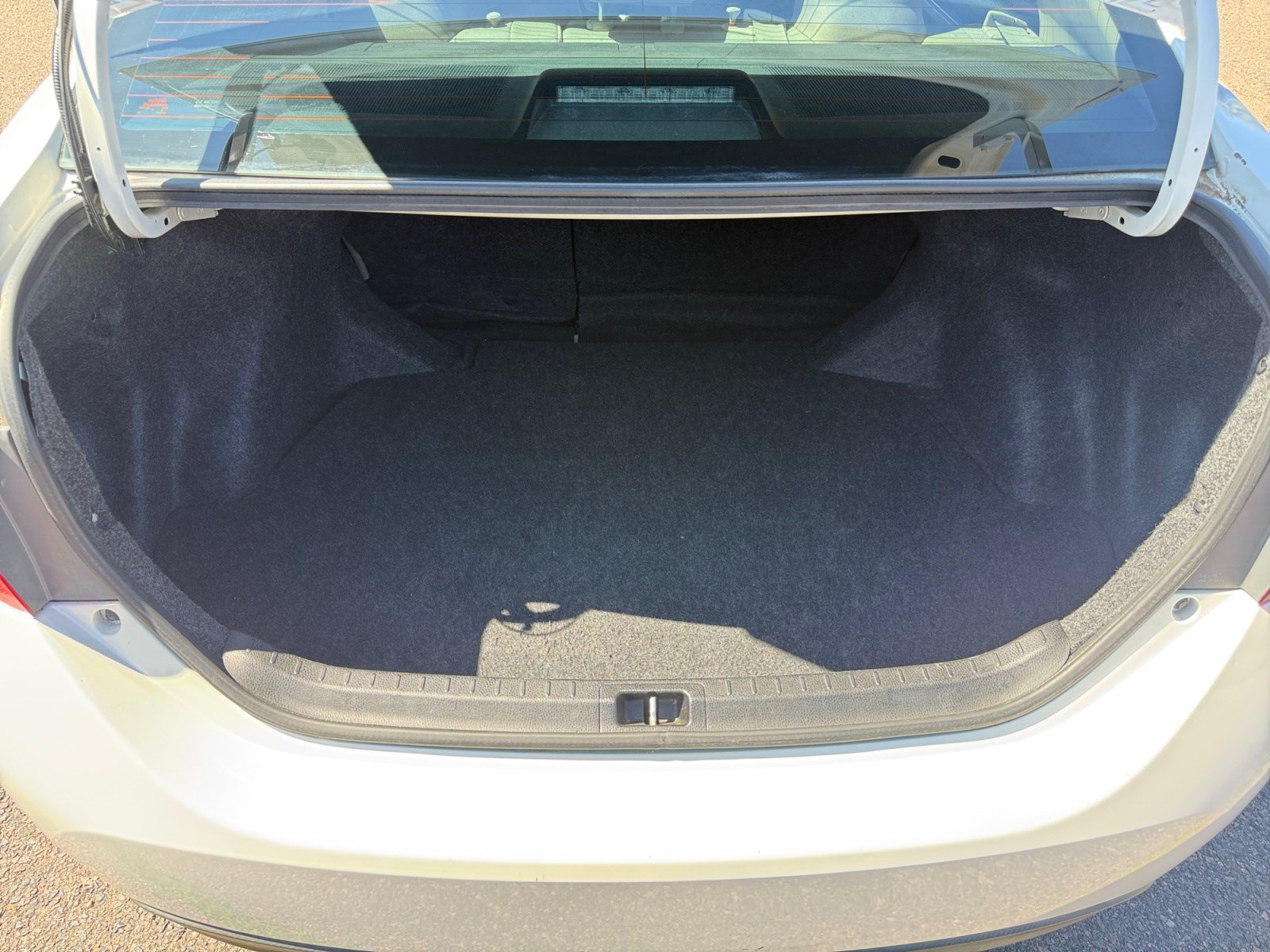 Used 2014 Toyota Corolla LE FWD image 32