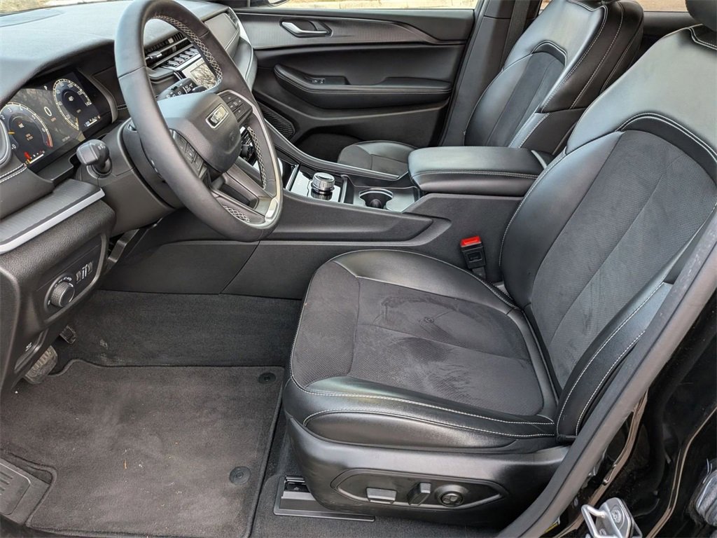 Certified 2024 Jeep Grand Cherokee Altitude image 12