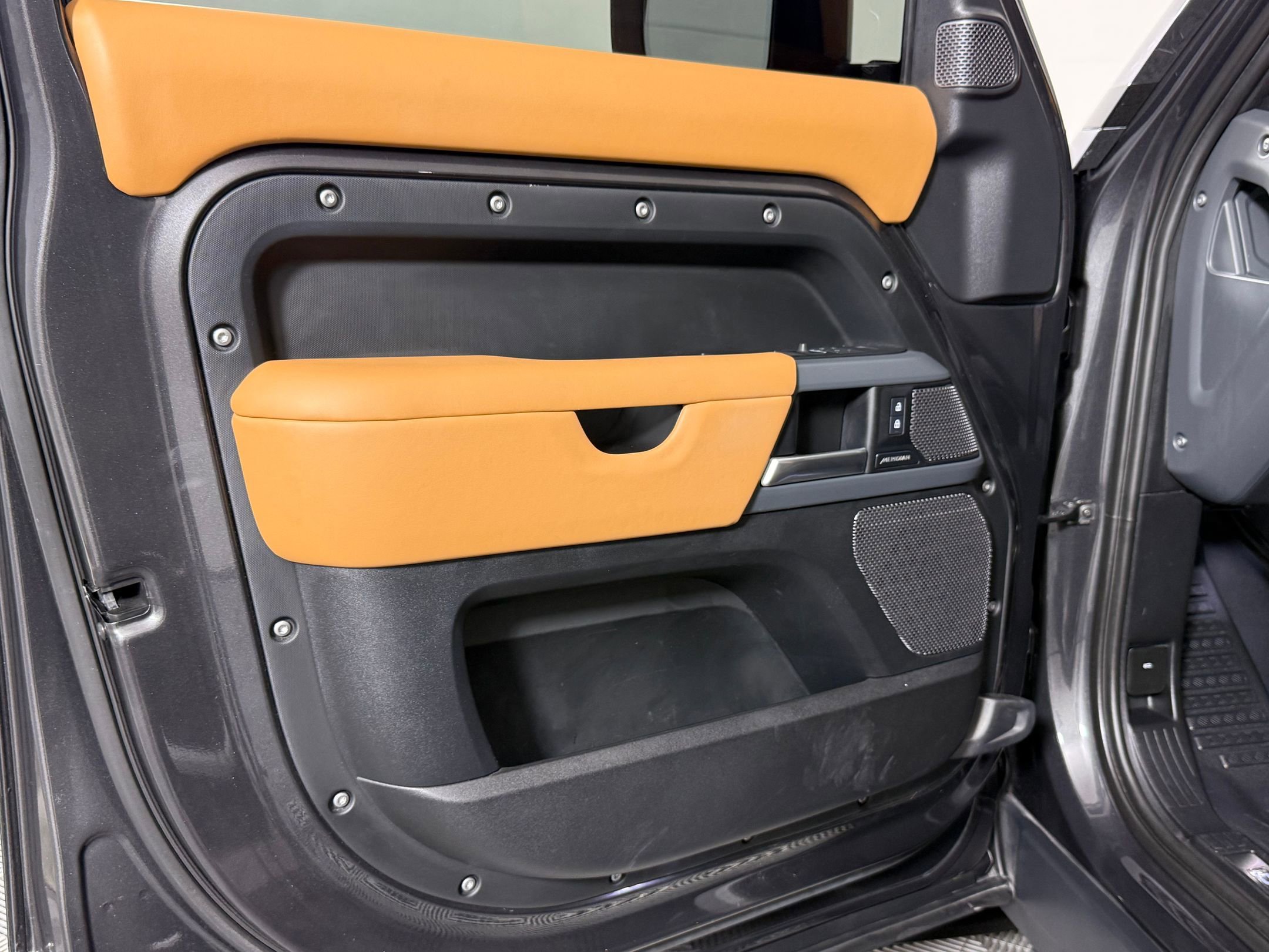 Used 2024 Land Rover Defender 110 X image 21