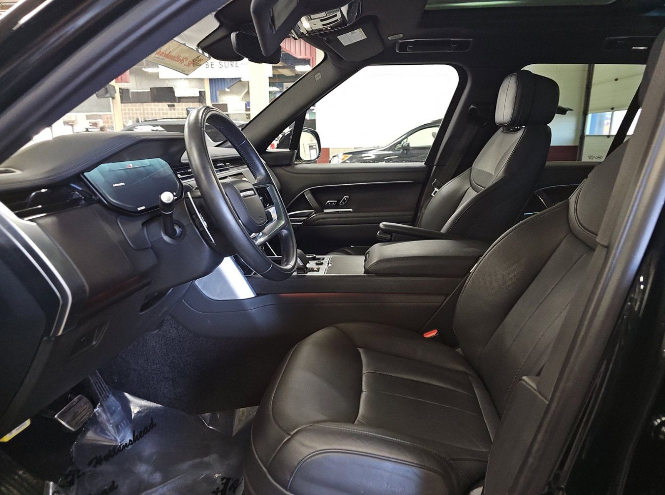 Used 2023 Land Rover Range Rover SE image 7